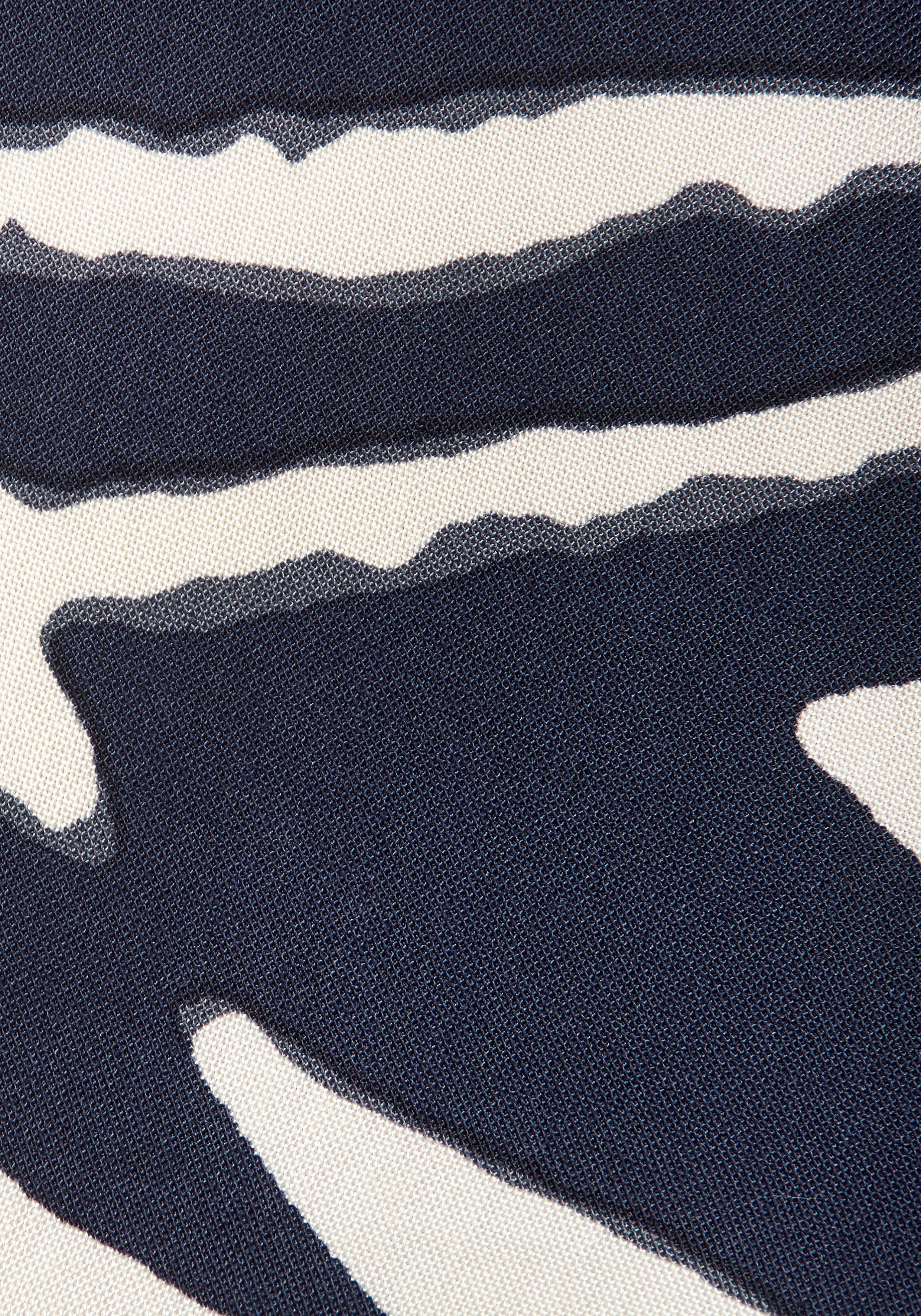 LASCANA Schlupfbluse mit Animalprint und tiefem V-Ausschnitt mit modischen Knöpfen luftige Kurzarmbluse, lockeres Blusenshirt, Bluse mit Alloverdruck – Bild 5 von 5