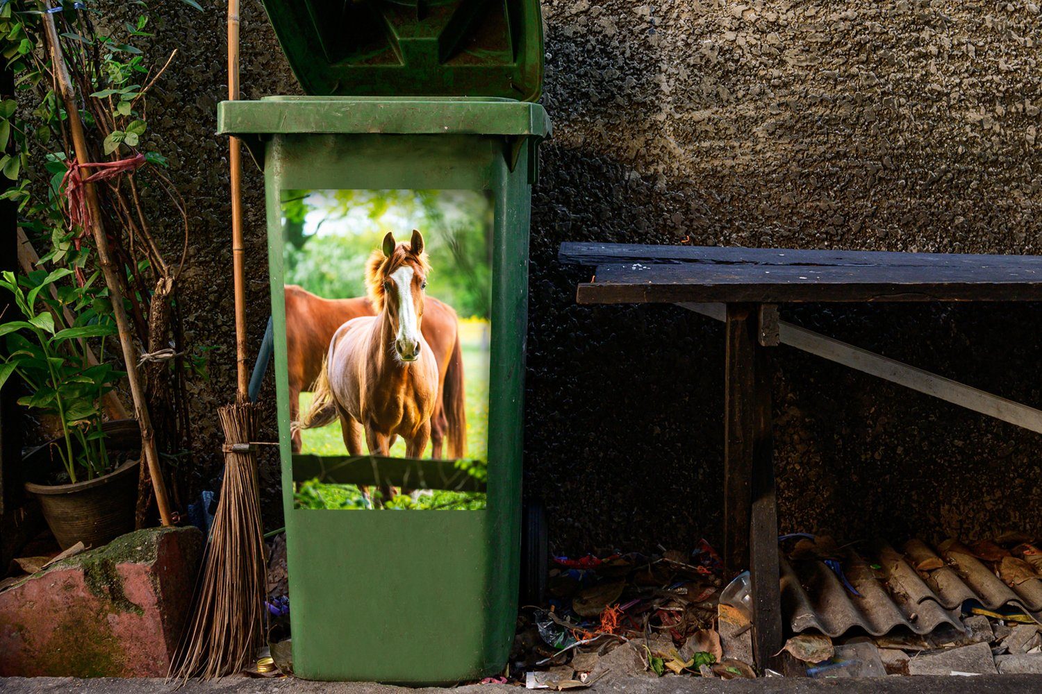 MuchoWow Wandsticker Pferde - Mülleimer-aufkleber, Container, Abfalbehälter St), Mülltonne, Licht - (1 Wiese Sticker