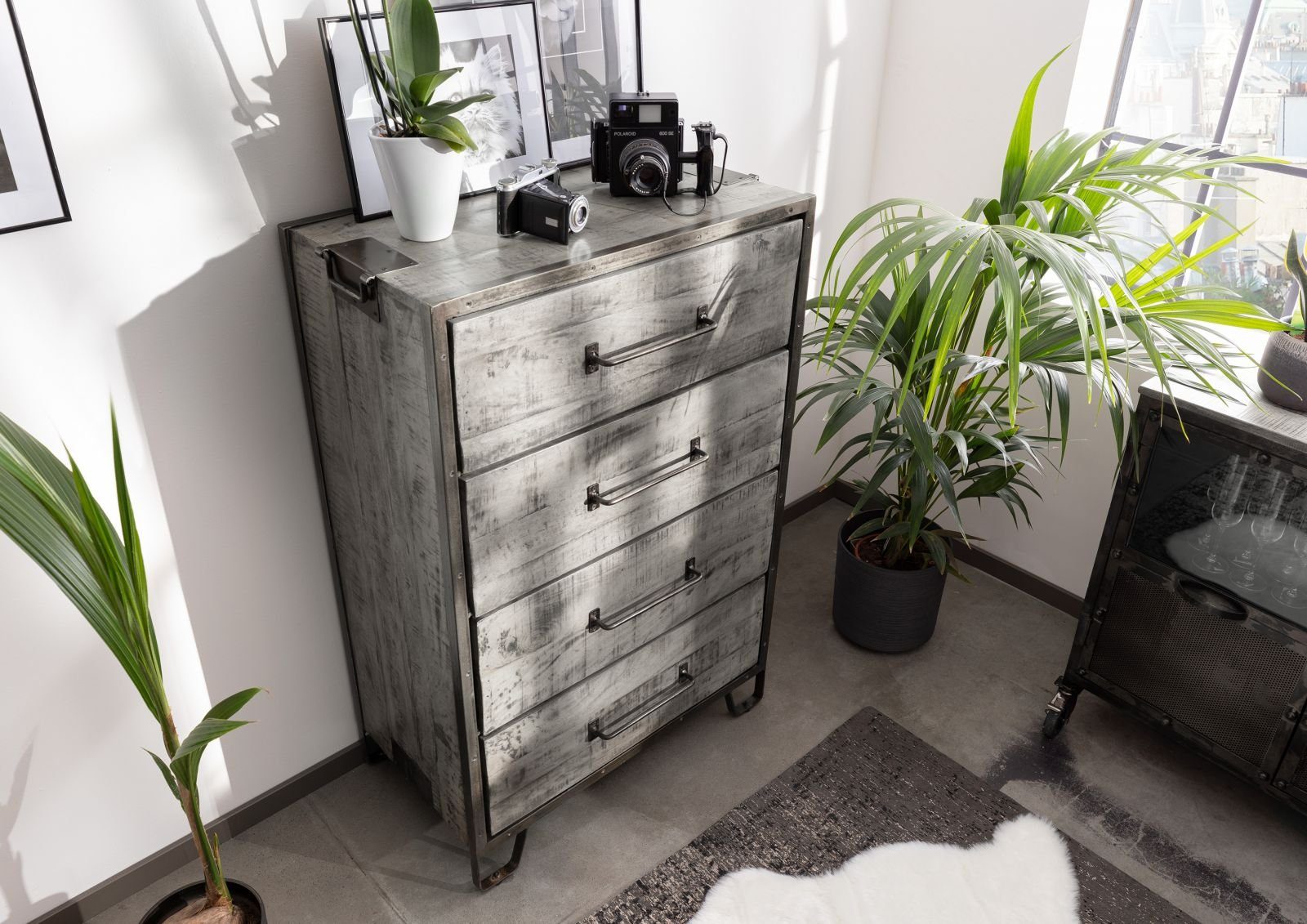 Massivmoebel24 Kommode HEAVY INDUSTRY (Massivholz), Kommode Mango 81x46x122 grau lackiert HEAVY INDUSTRY #117