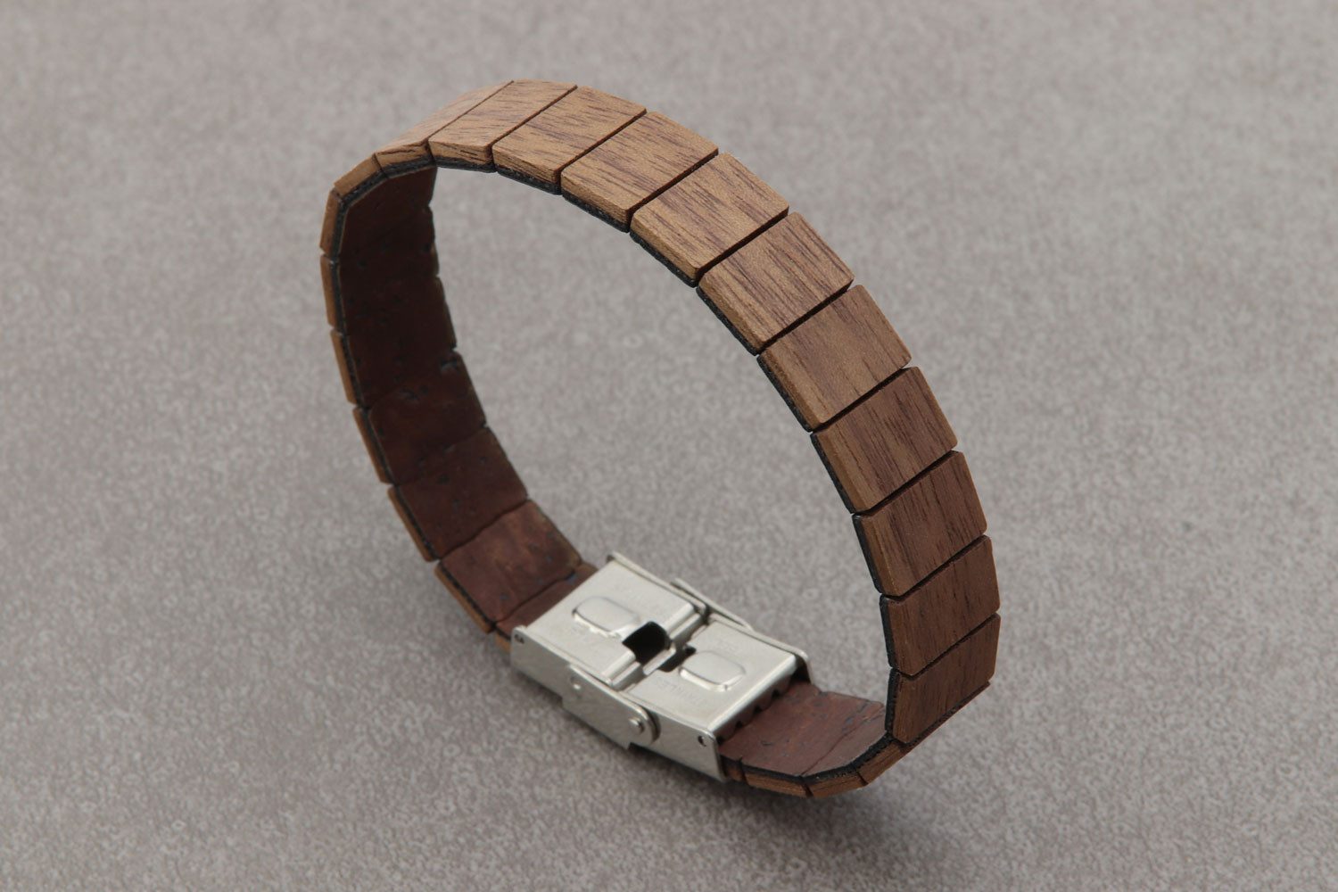 NaturSchatulle Gliederarmband aus Holz und Kork "Woody" thick (Holzschmuck, Holz Armband, Kork, Nussbaum, Edelstahl Verschluss), Unisex Schmuck Armband Holz, Armband Partnerlook, Verstellbar