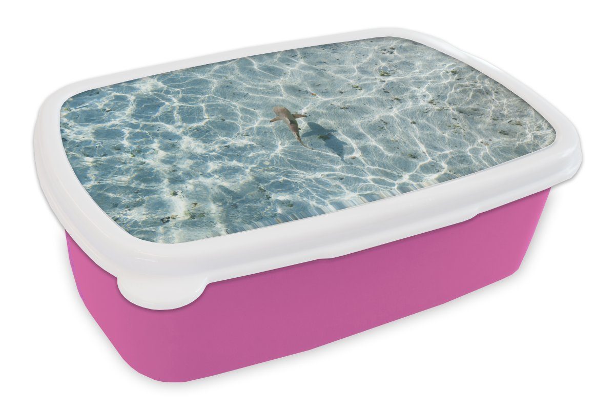 MuchoWow Lunchbox Hai im flachen für rosa Brotdose Kunststoff, Kunststoff Wasser, (2-tlg), Brotbox Erwachsene, Snackbox, Mädchen, Kinder
