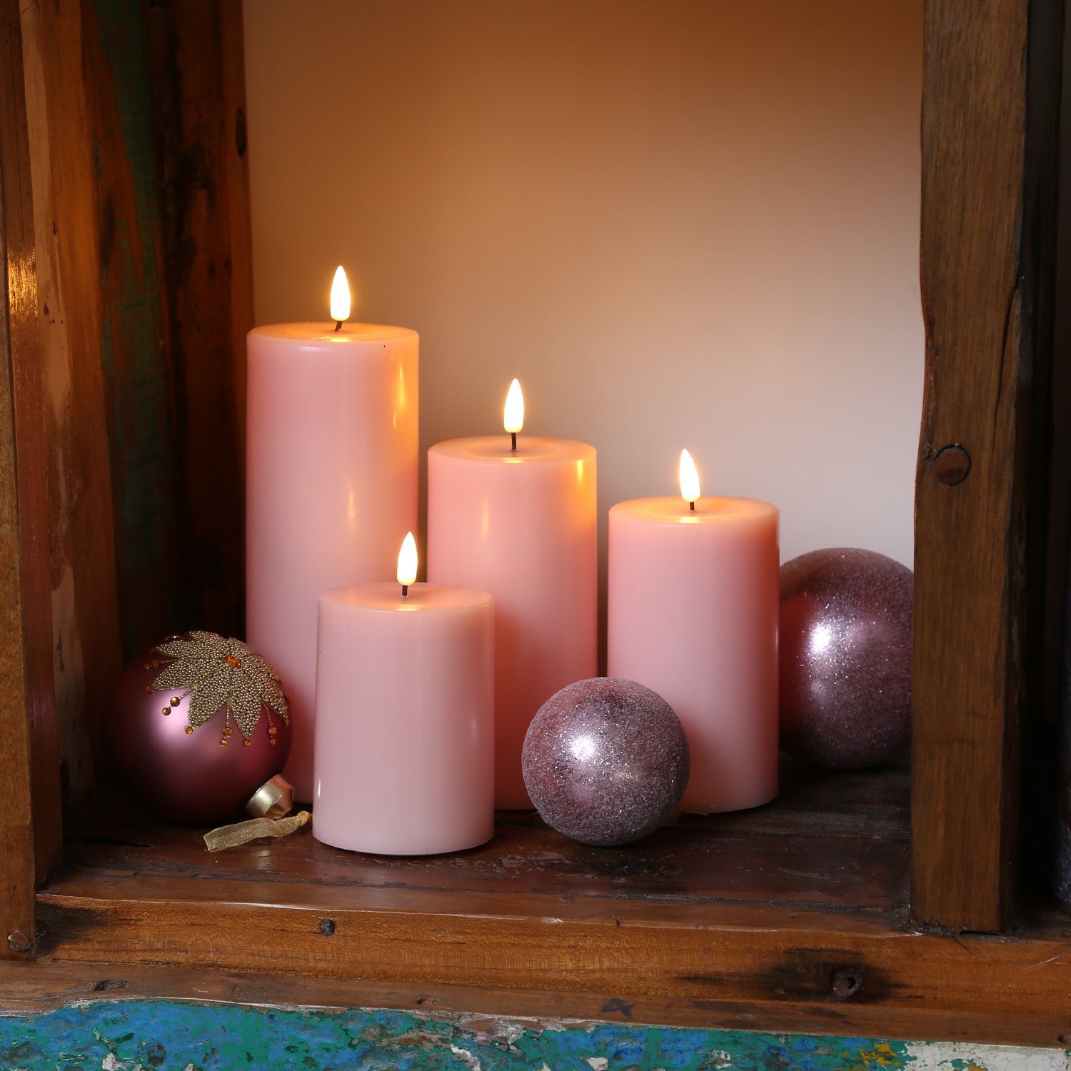 Deluxe Homeart LED-Kerze Mia Deluxe Echtwachs flackernd Wachsspiegel H: 10cm D: 7,5cm rosa, LED Classic, warmweiß (2100K bis 3000K)