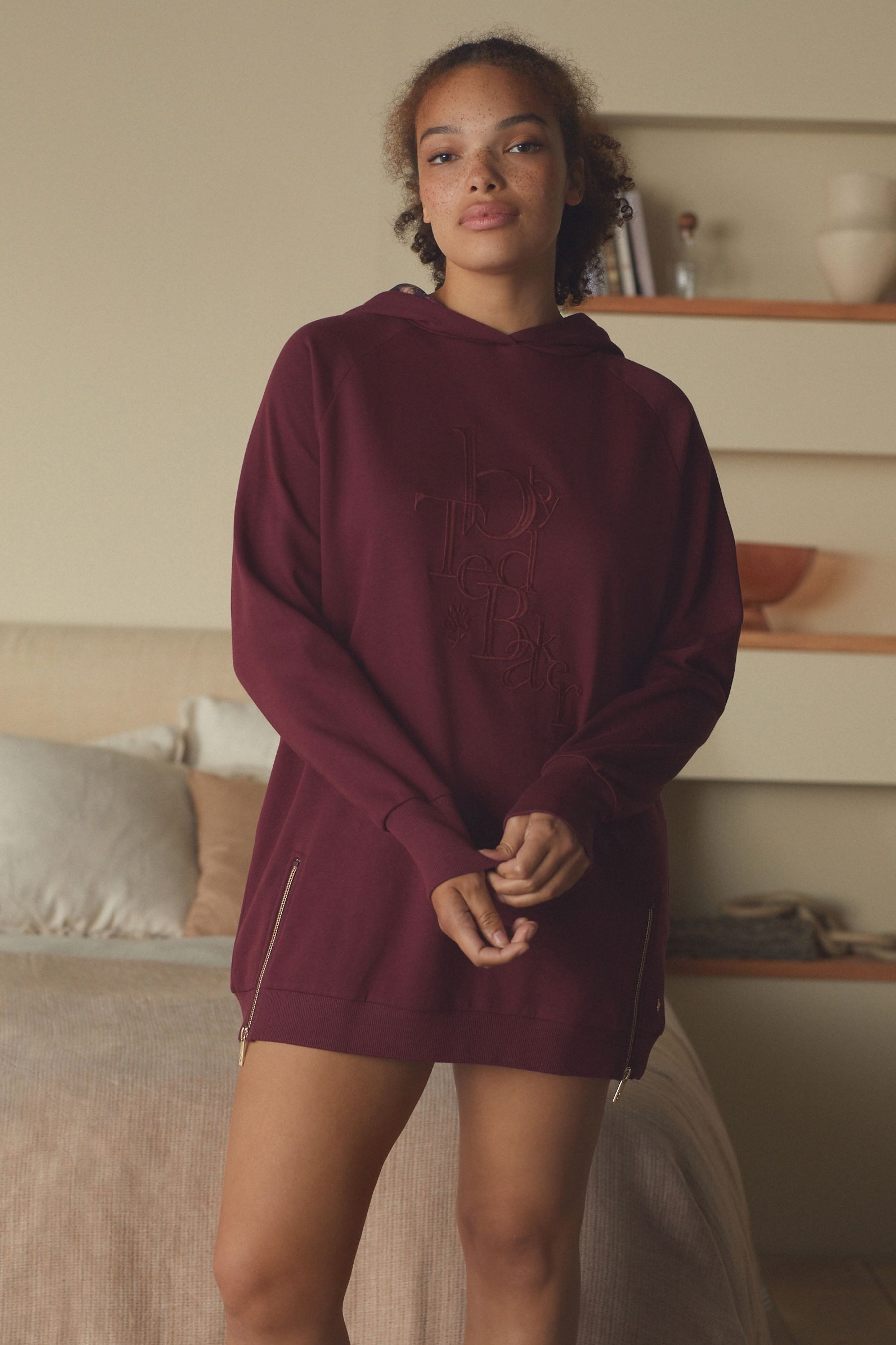 B by Ted Baker Kapuzensweatshirt B by Ted Baker Langes Hoodie (1-tlg)