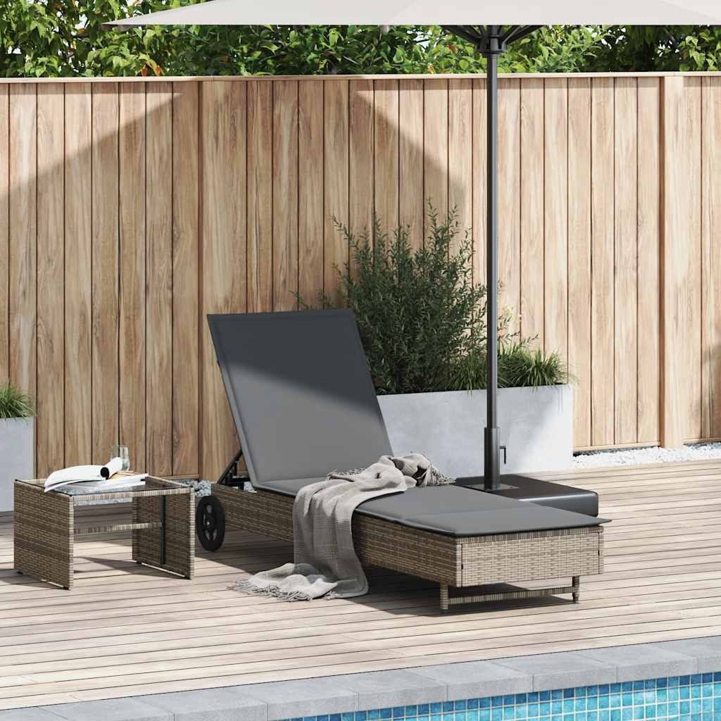 vidaXL Gartenliege Sonnenliege mit Rollen und Auflage Grau Poly Rattan, 1 St.