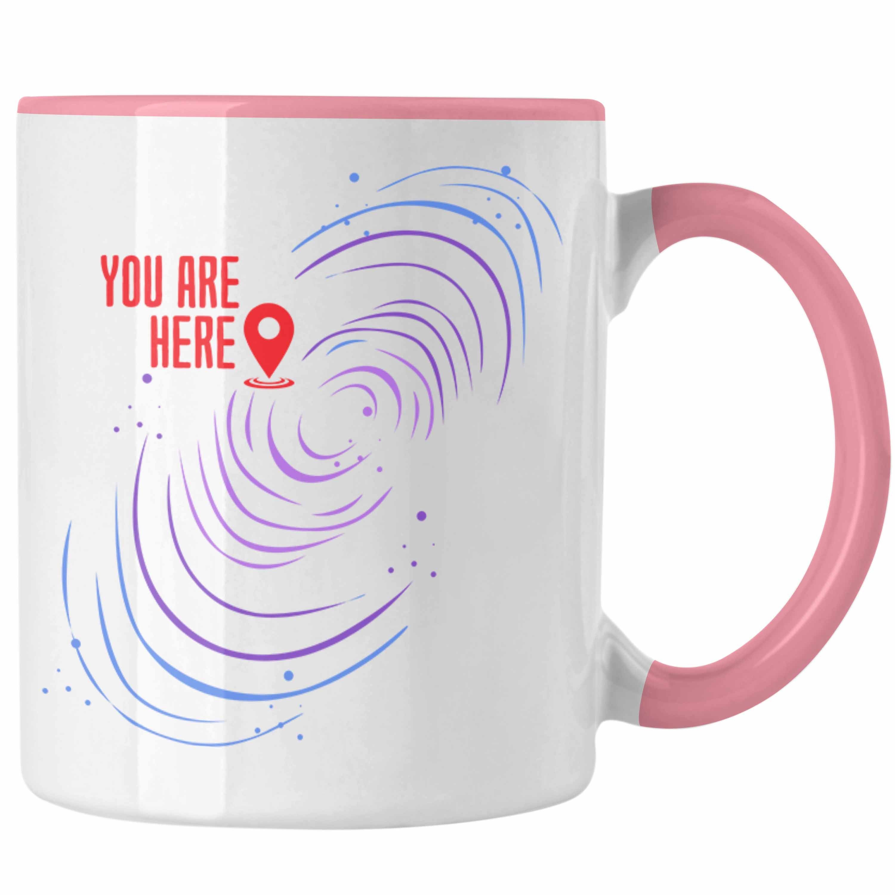 Trendation Tasse Lustige Galaxie-Tasse Spruch "You Are Here" Geschenk für Weltraumliebh Rosa