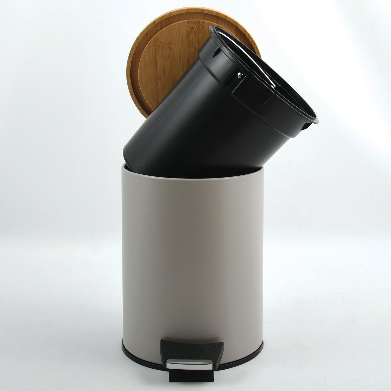 Kosmetikeimer ADONIS, Treteimer mit Softclose-Absenkautomatik, herausnehmbarem Inneneimer, Anti-Fingerprint-Beschichtung, matt satiniert, 5L, beige taupe matt