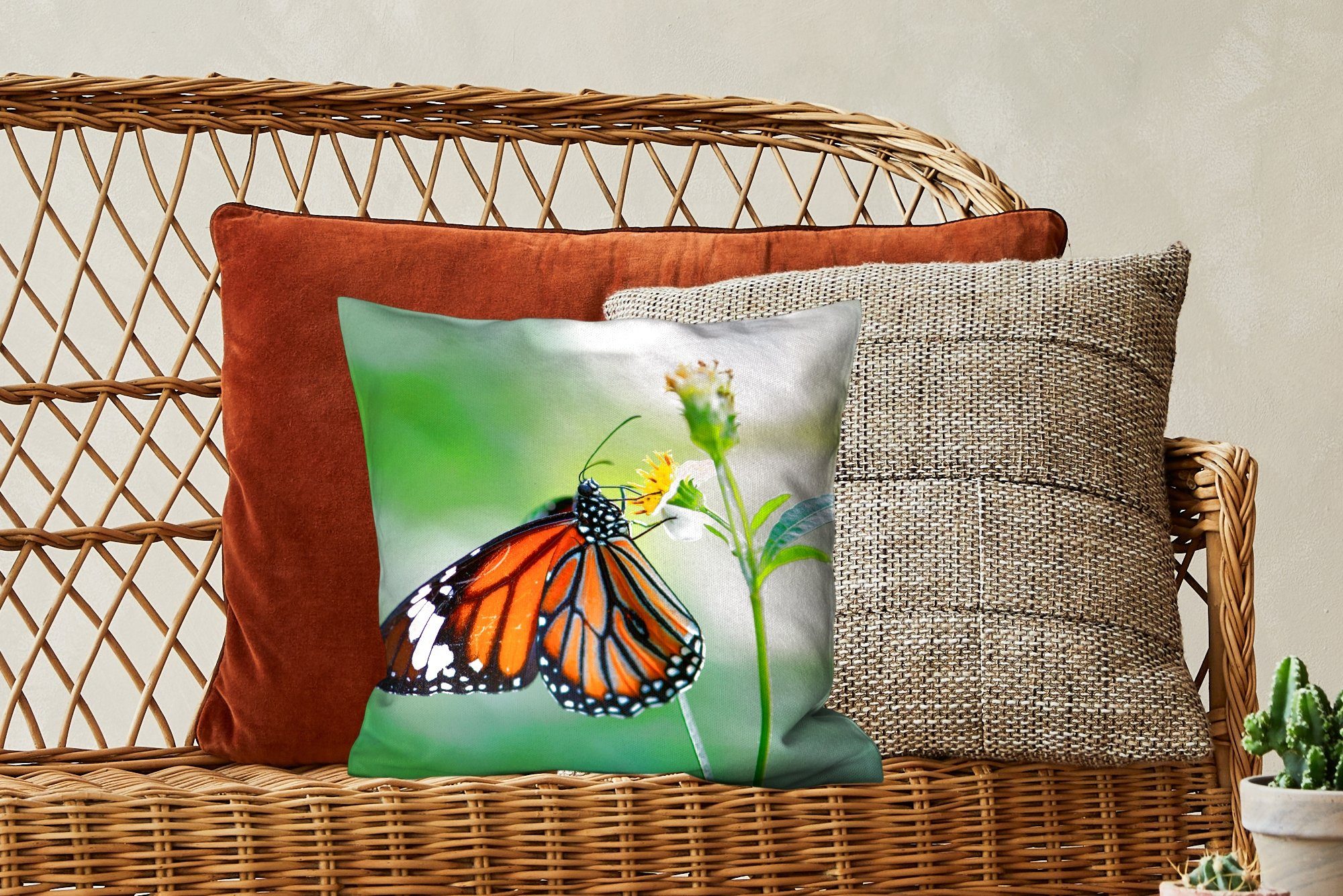 MuchoWow Dekokissen Schmetterling mit Blumen Schlafzimmer, Insekten, für Wohzimmer, - Zierkissen Deko, Sofakissen - Füllung