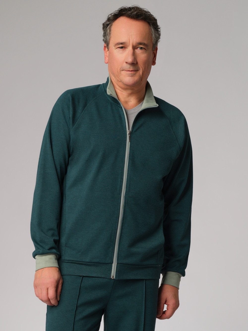 Sweatjacke mit Stehkragen