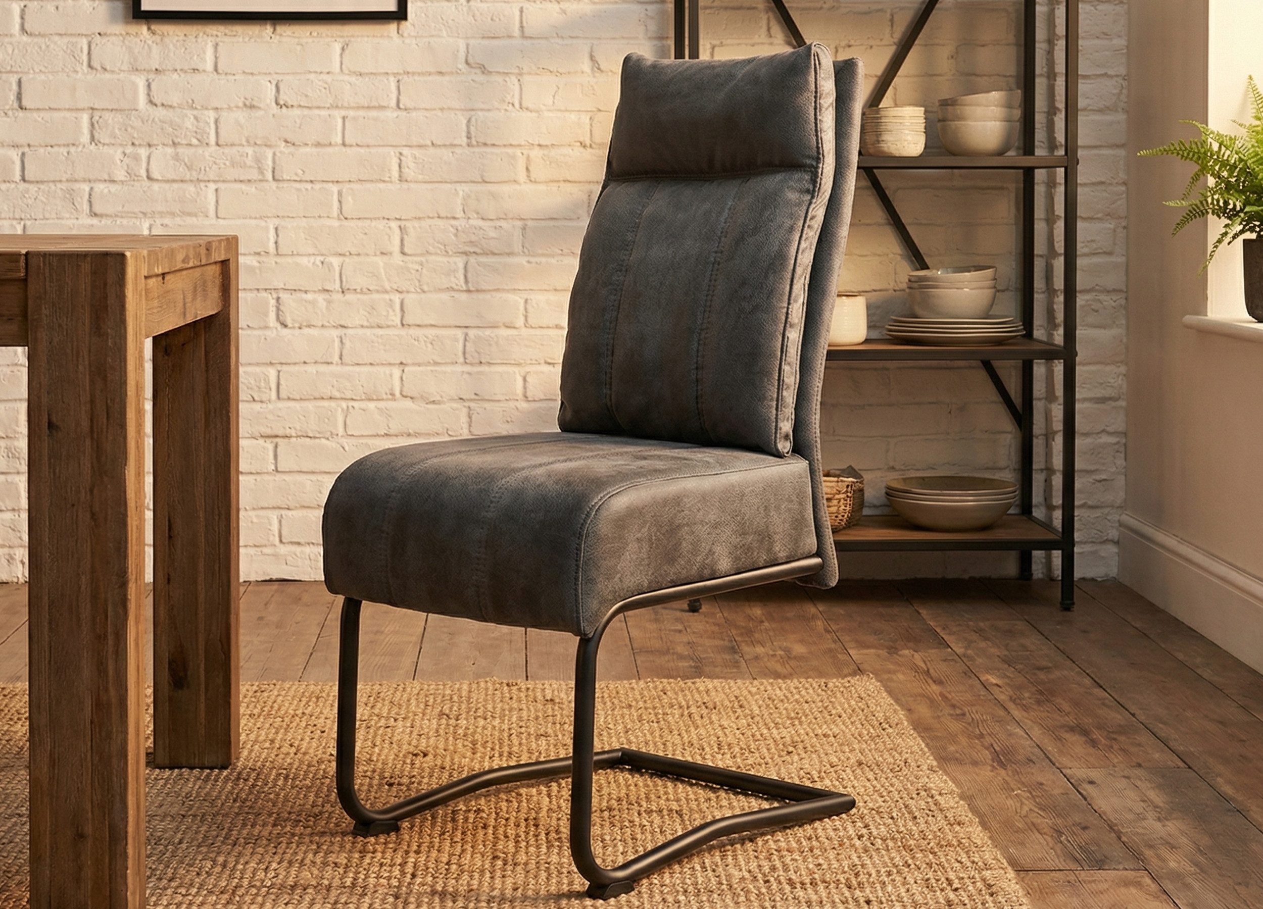 Massivart® Freischwinger mit Taschenfederkern, Microfaser Antiklook, Esszimmerstuhl, »Azul«, praktischer Griff am Rücken · Metallgestell schwarz matt