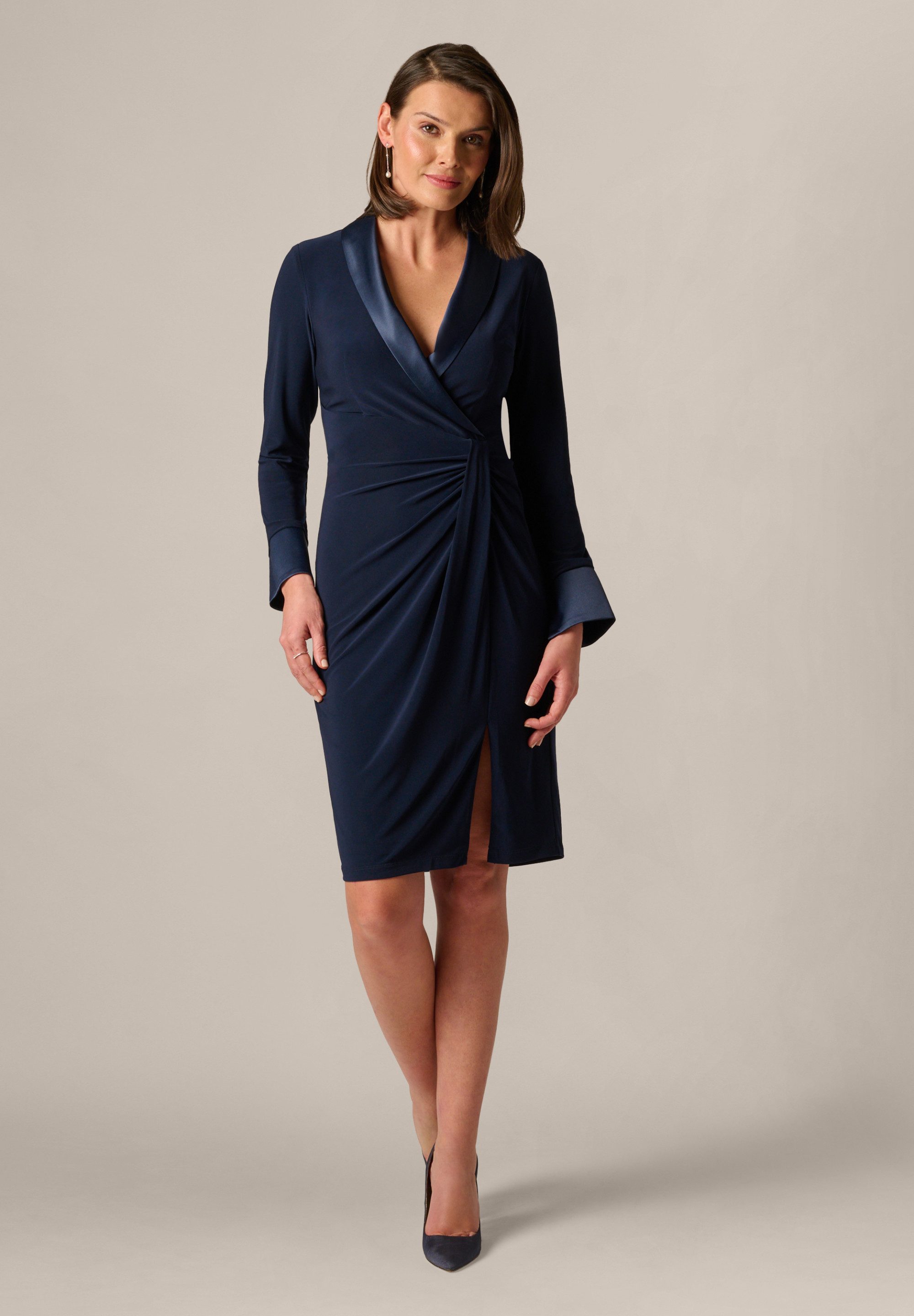 Adrianna Papell Midikleid Combo Shawl Collar Midi Dress Elegantes, raffiniertes knielanges Smokingkleid