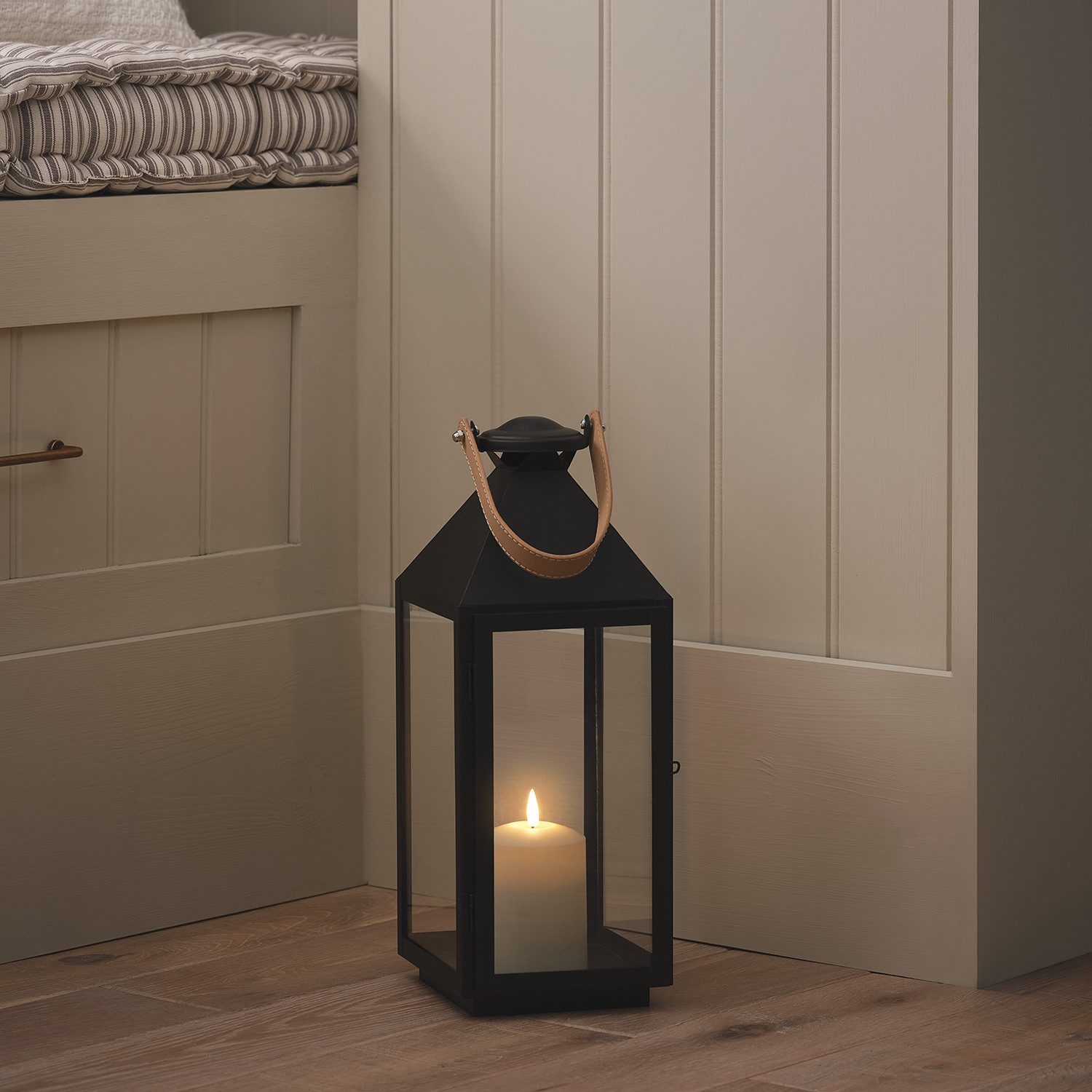 Lights4fun LED Laterne Schwarze "Brixham" TruGlow® LED-Laterne mit Griff in Lederoptik