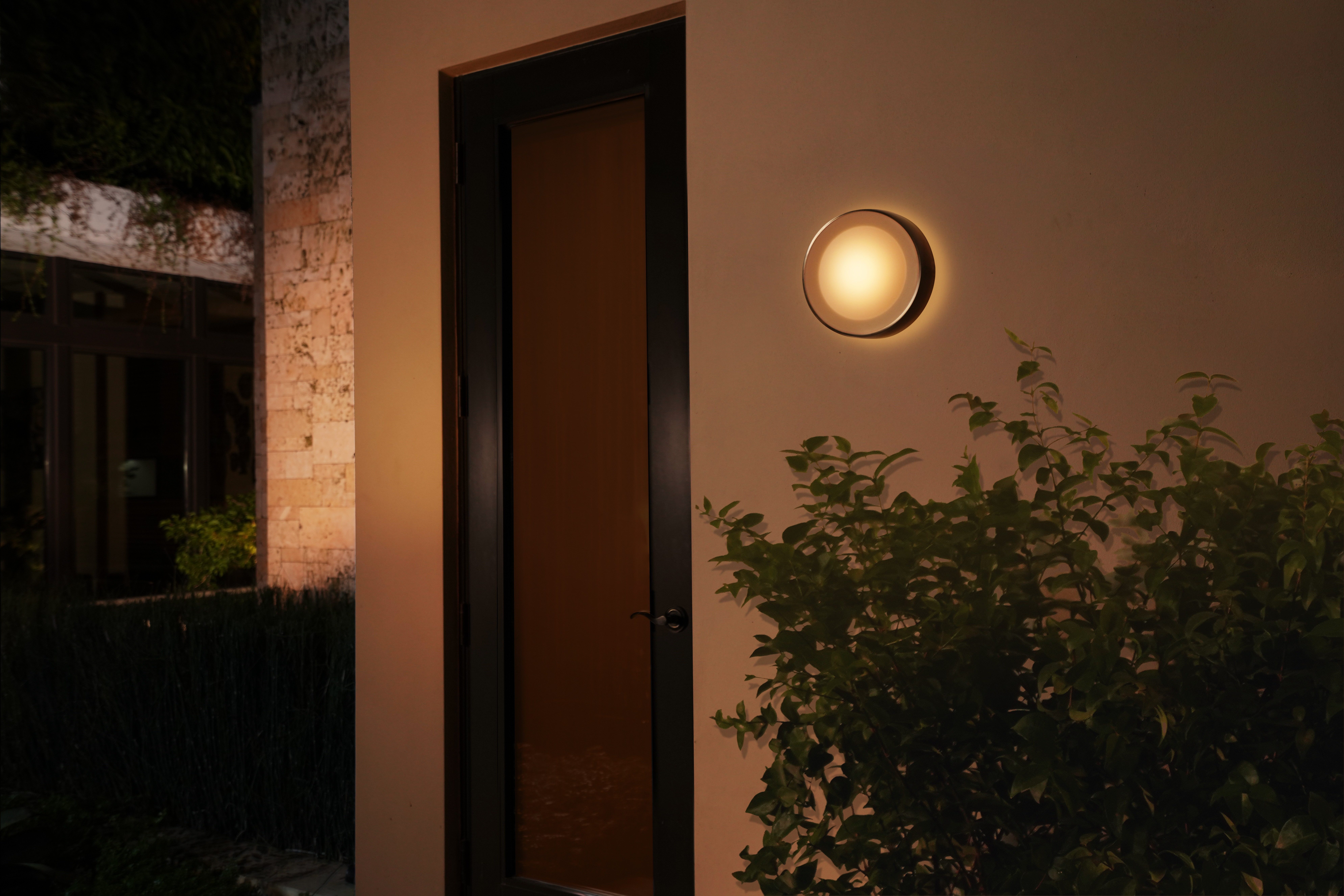 Philips Hue LED Außen-Wandleuchte Outdoor White & Color Ambiance Daylo silber, Abschaltautomatik, Bluetooth, CCT - über Fernbedienung, Dimmfunktion, Einschlafhilfe, Farbsteuerung, Farbwechsel, Memory, nach Trennung vom Netz, Nachtlichtfunktion, RGB, Smart Home, Timerfunktion, Weckerfunktion, dimmbar über Fernbedienung, mehrere Helligkeitsstufen, LED fest integriert, Farbwechsler, RGB, warmweiß - kaltweiß, Steuerbar per App und Stimme, Smart Home fähig, Farbfähig und Weißtöne