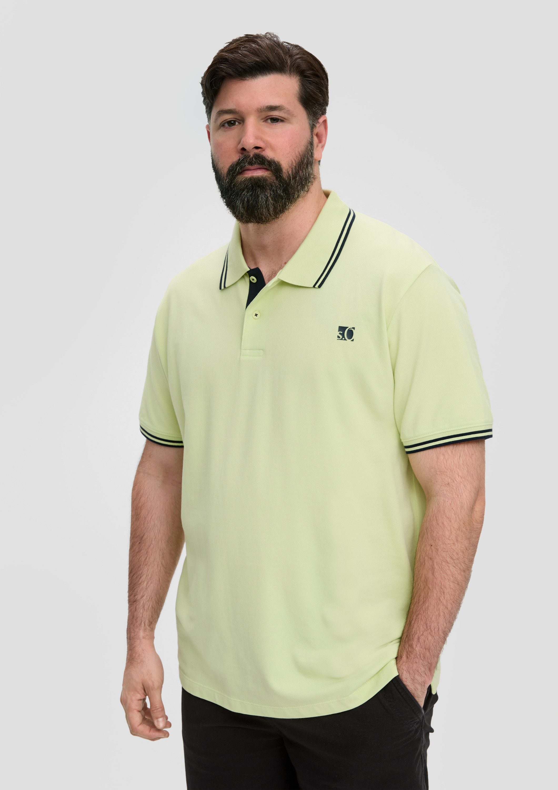 s.Oliver Kurzarmshirt Polo-Shirt Poloshirt aus Baumwolle mit Logo-Detail