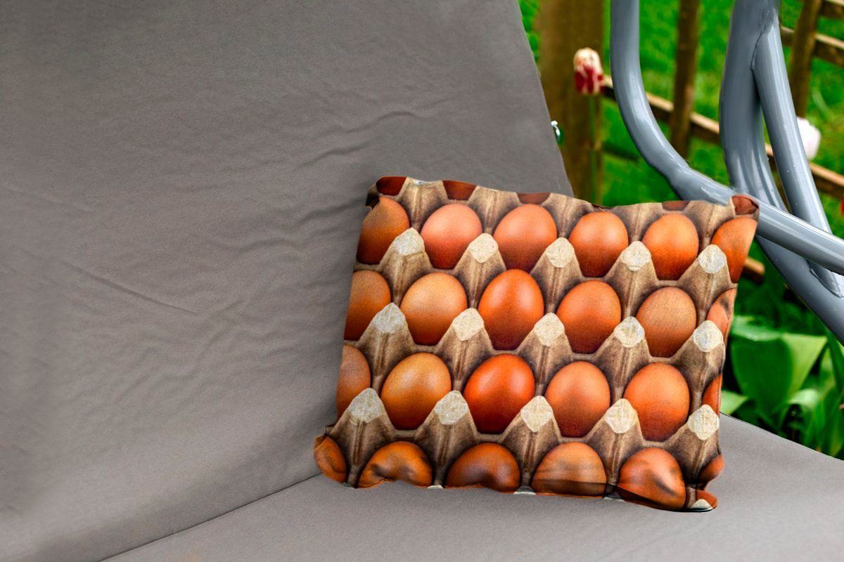 MuchoWow Dekokissen Braune Eier auf Outdoor-Dekorationskissen, Polyester, einer Kissenhülle Dekokissenbezug, Eierschale