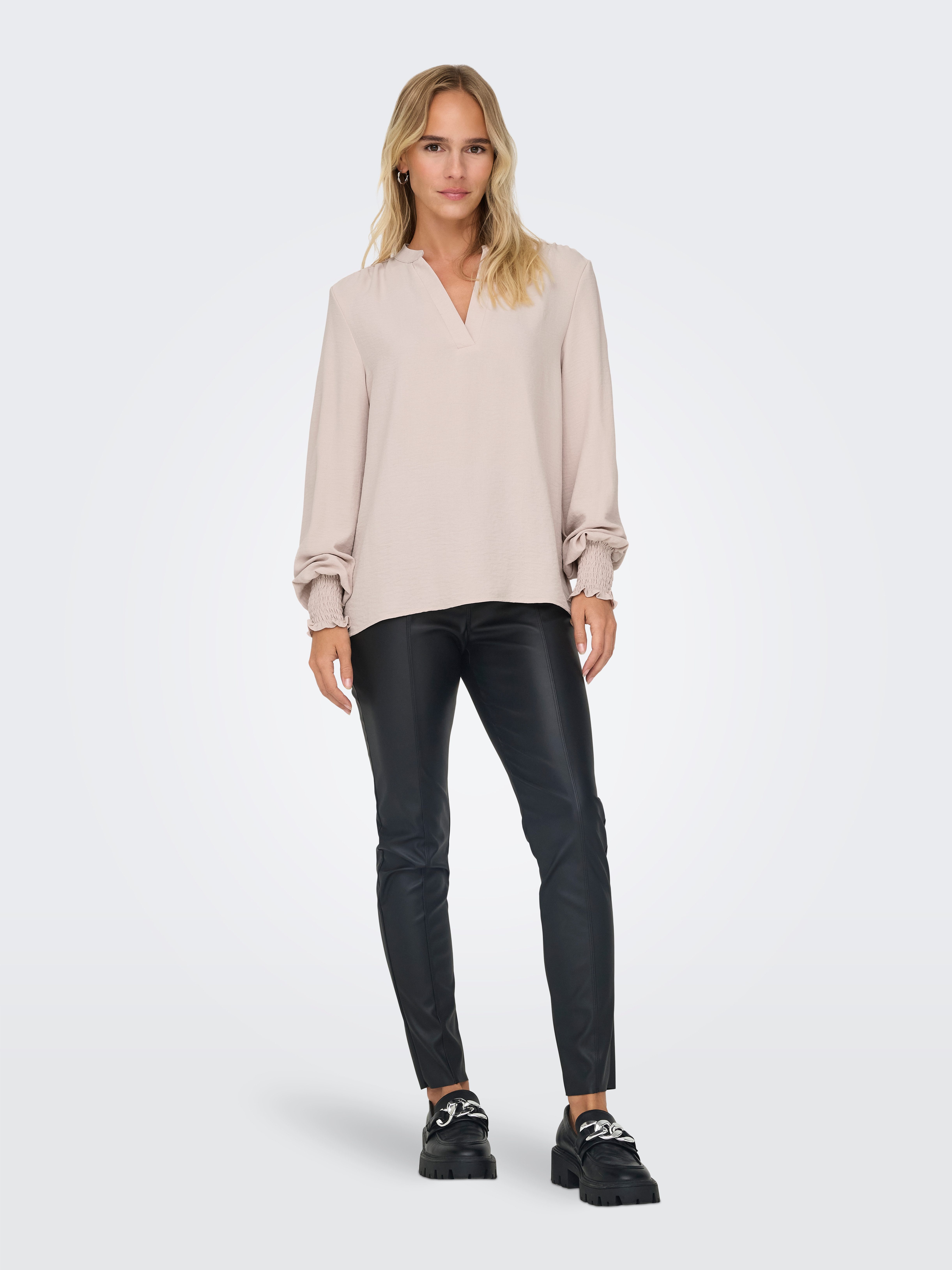 ONLY Blusenshirt ONLMETTE V-NECK LS SMOCK TOP NOOS WVN
