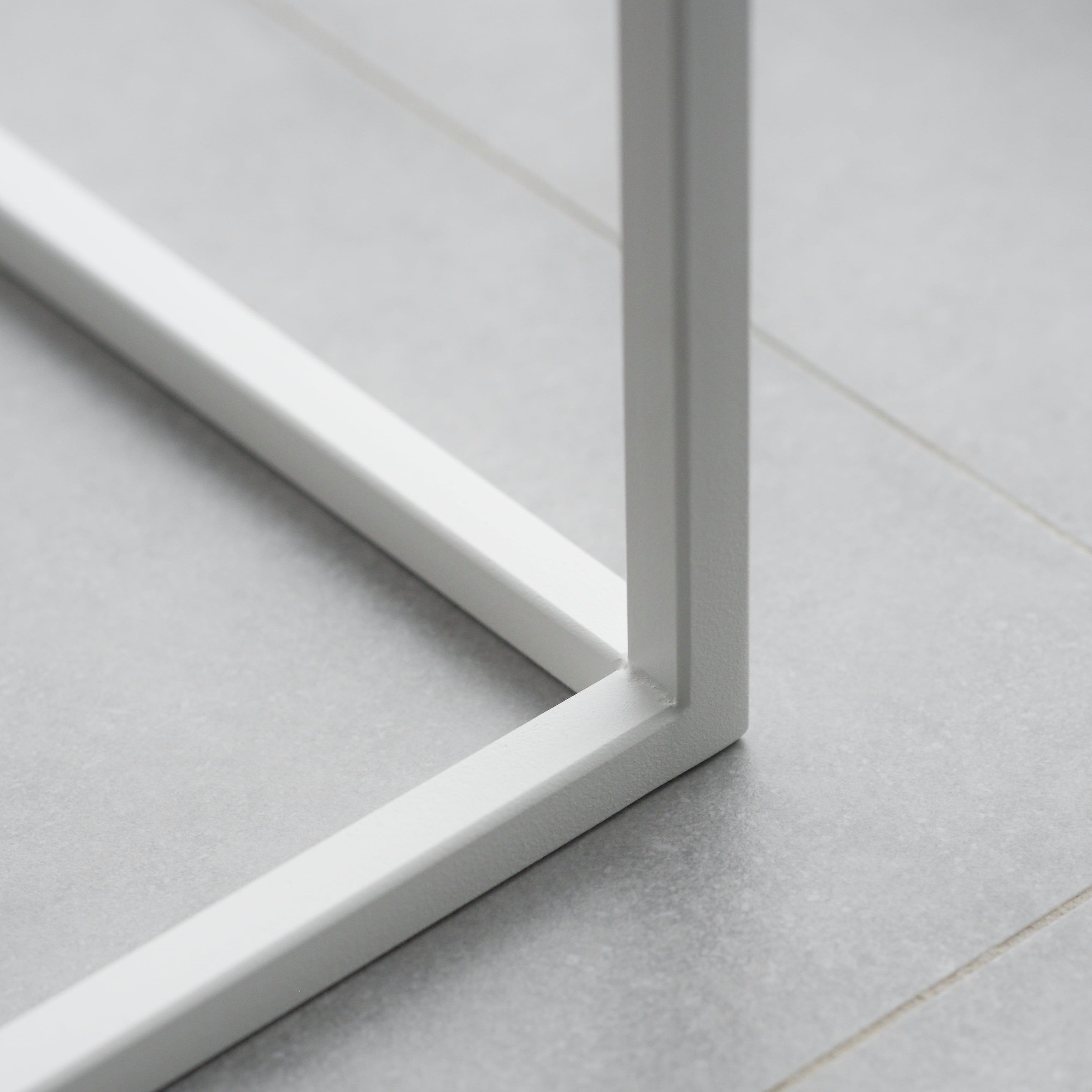 Metallbude Beistelltisch SOLI X, Maße: 40 x 40 cm, hochwertiger Couchtisch aus Metall, ohne Montage