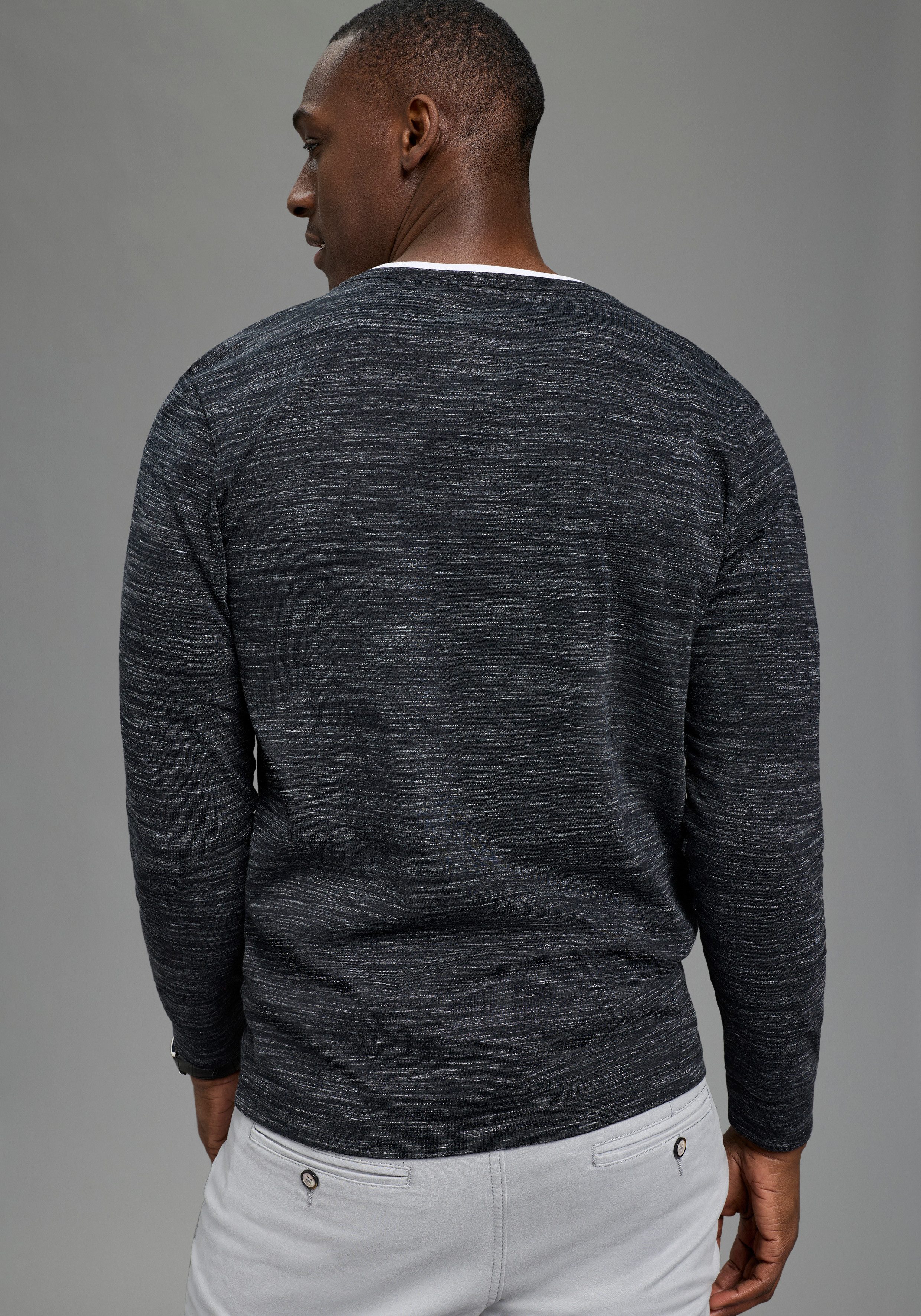 DELMAO Henleyshirt Langarm, melierte Optik, Henleykragen, aus Baumwollmischung