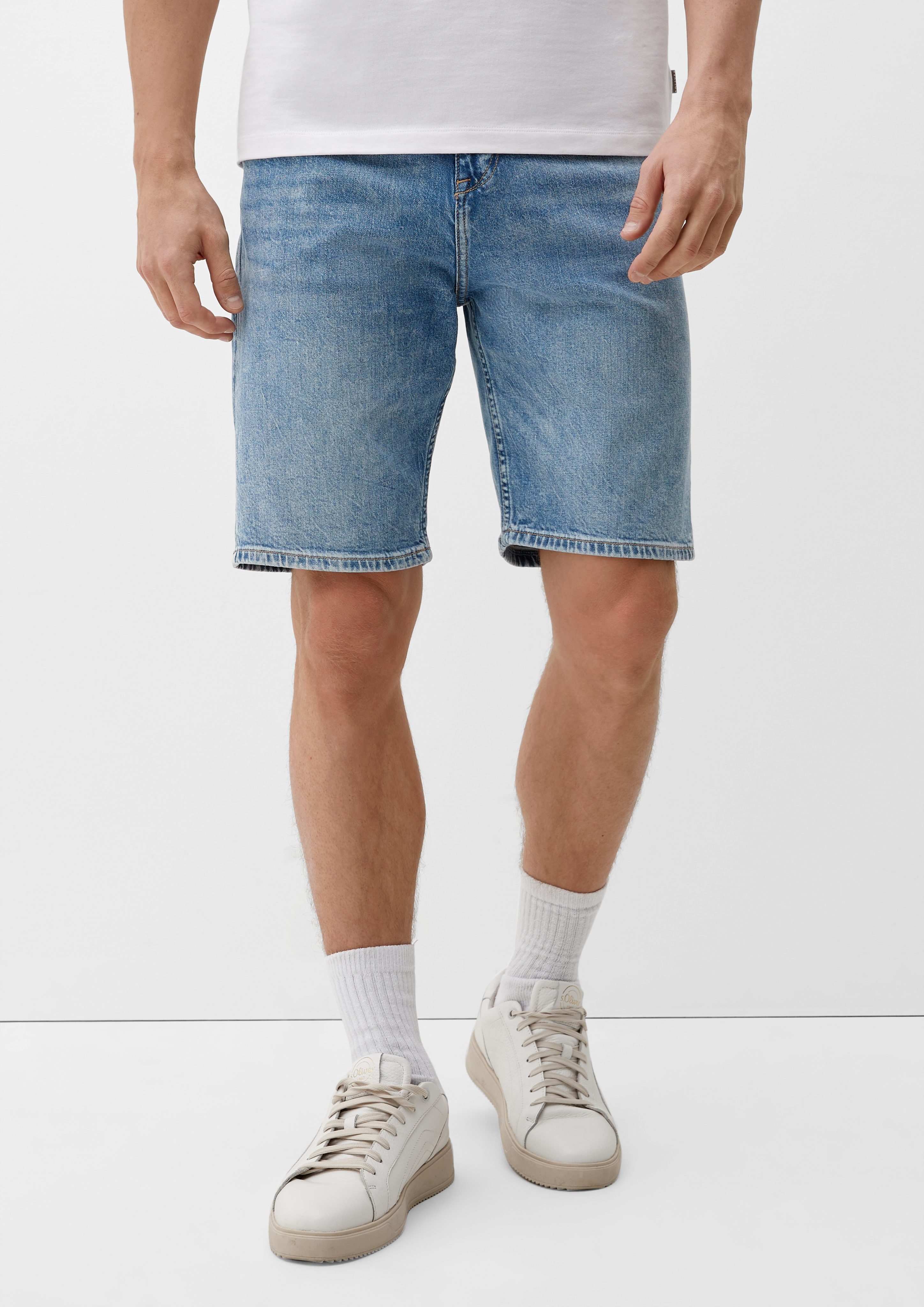 Jeansshorts Fit Leder-Patch Relaxed Waschung, / Mid Jeans-Shorts Rise s.Oliver /