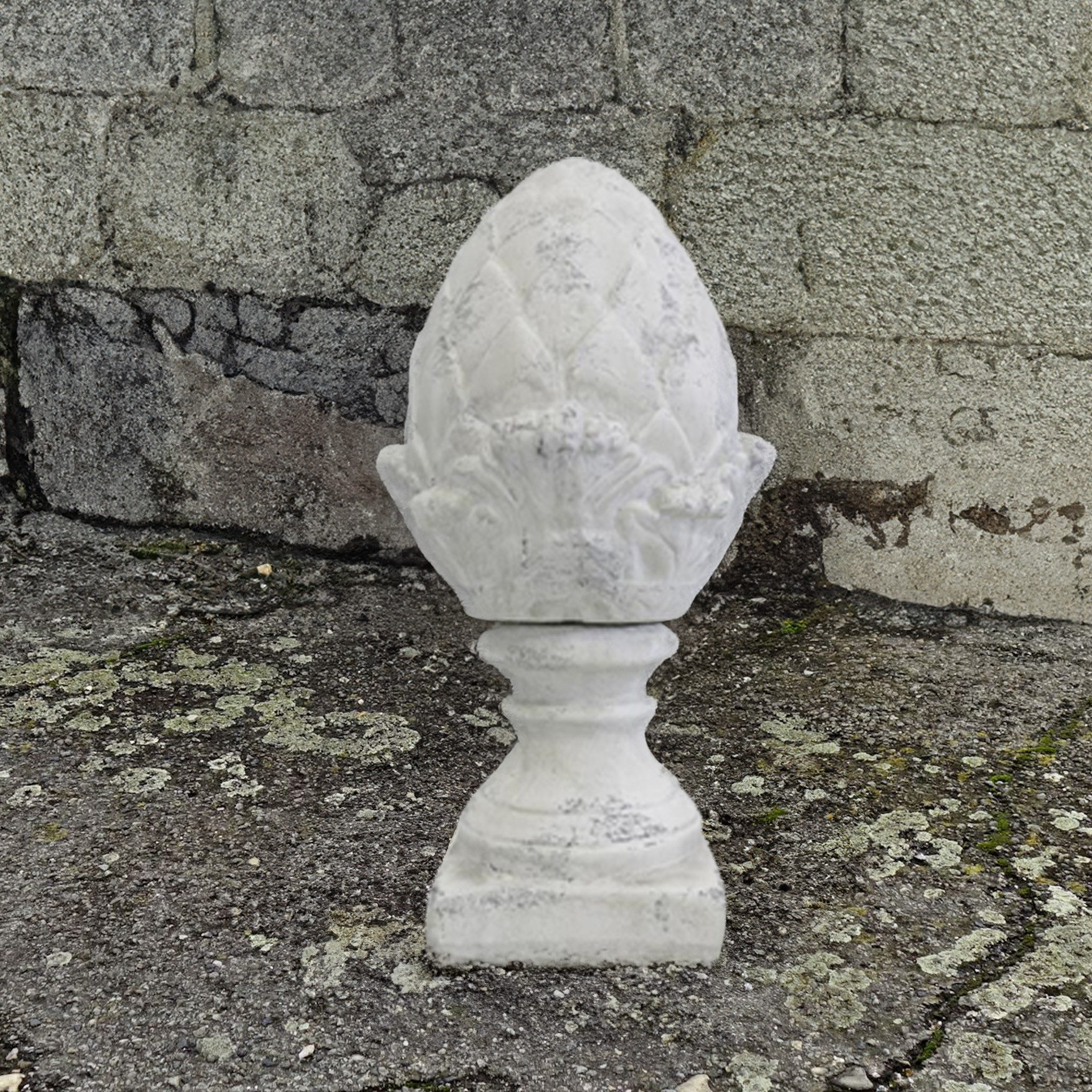 matches21 HOME & HOBBY Gartenfigur Vintage Deko-Zapfen Sockel Deko-Figur antik-weiss 35,5 cm, (1 St), Wetterfeste Keramik Garten-Deko für draußen in moderner Antik-Optik