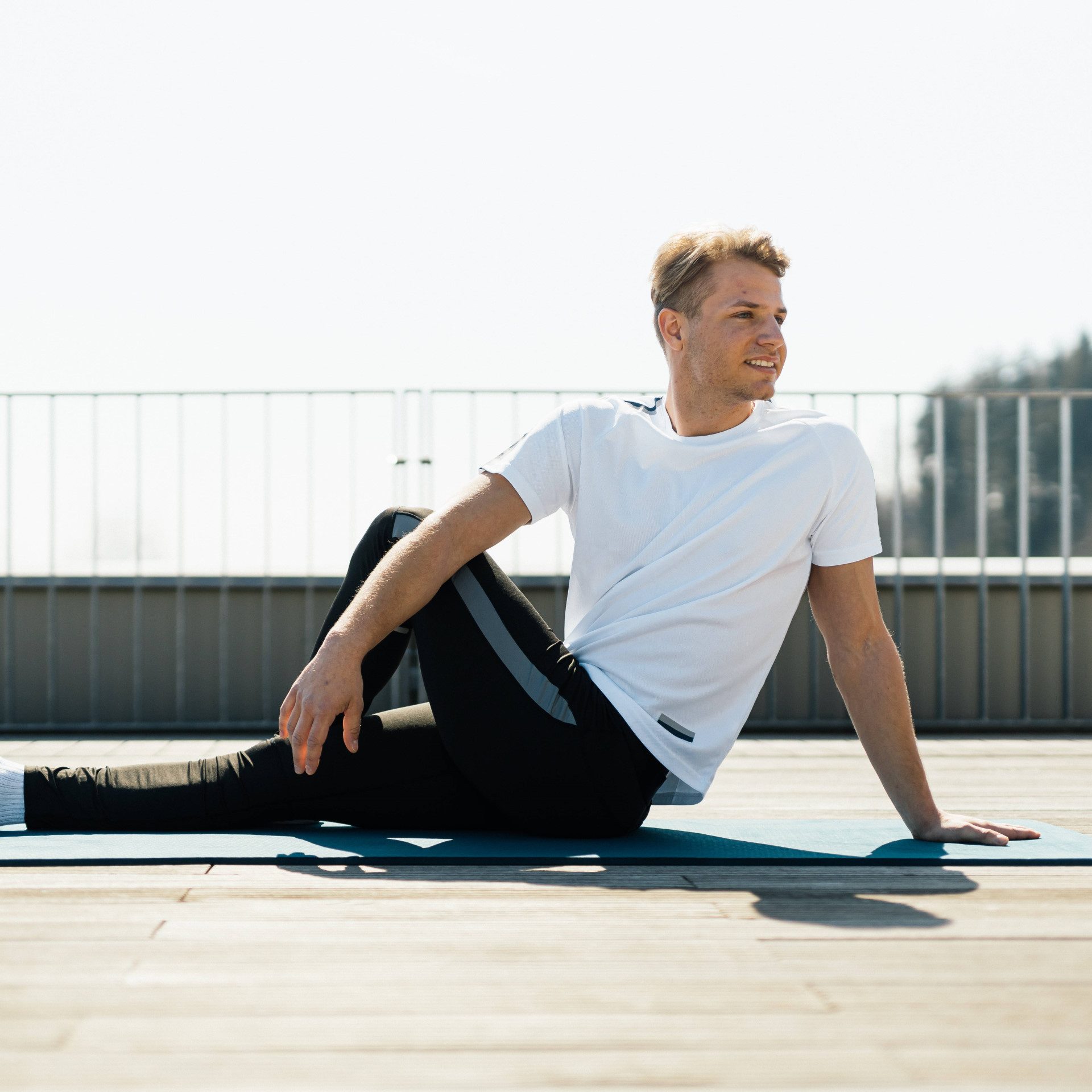 Max Fitness Fitnessmatte Yoga Matte & Gymnastikmatte Sportmatte für Training und Pilates (1er Set, 1x Matte), Extra weiche 10 mm Dämpfung, rutschfest, latexfrei und hautfreundlich