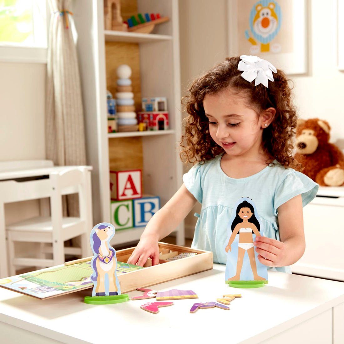Melissa & Doug Anziehpuppe Magnetisch Puppe zum Anziehen Prinzessin (Set, 37-tlg., unterwegs), Holz