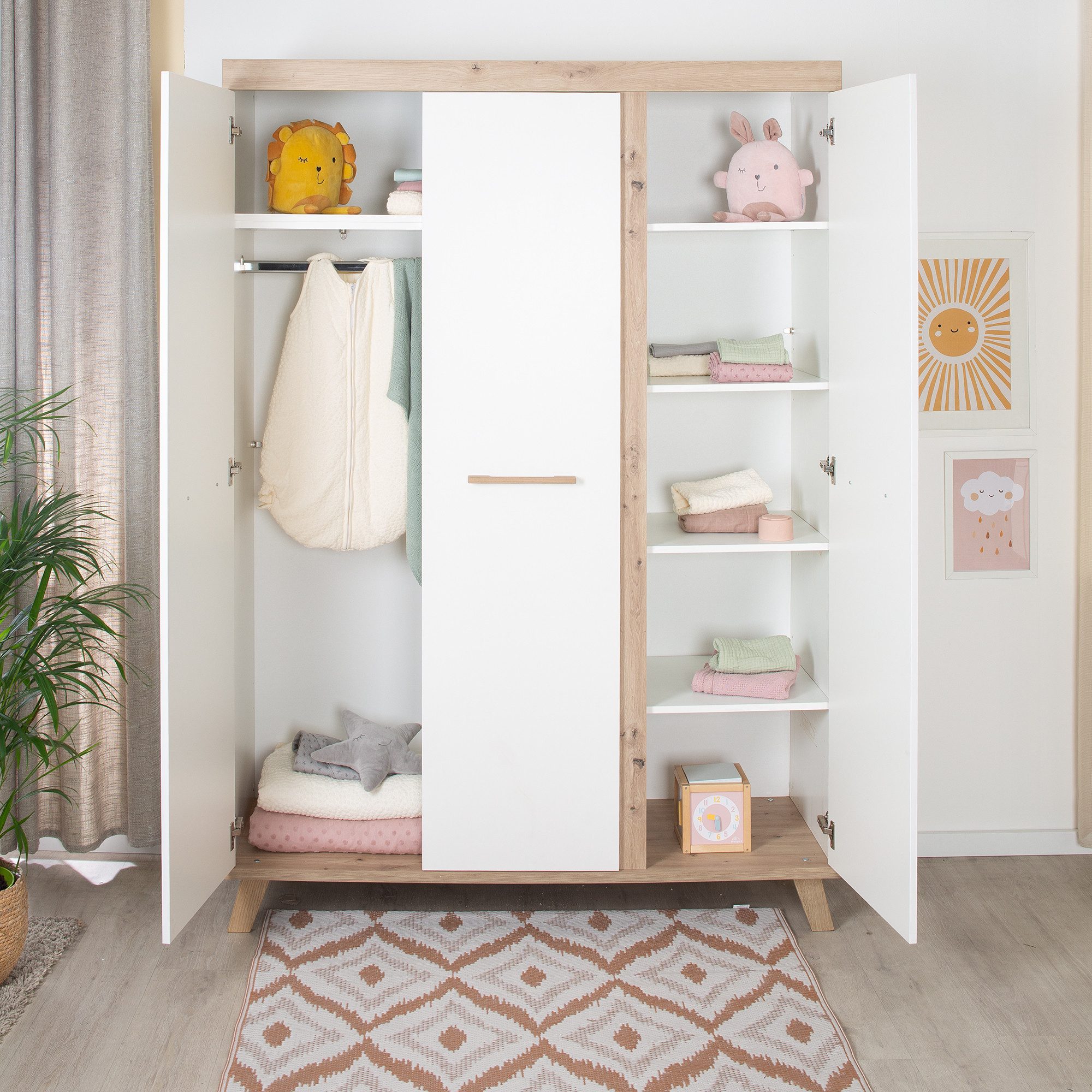 roba® Kinderkleiderschrank Smile Griffe und Füße aus Massivholz - 3-türiger Kleiderschrank