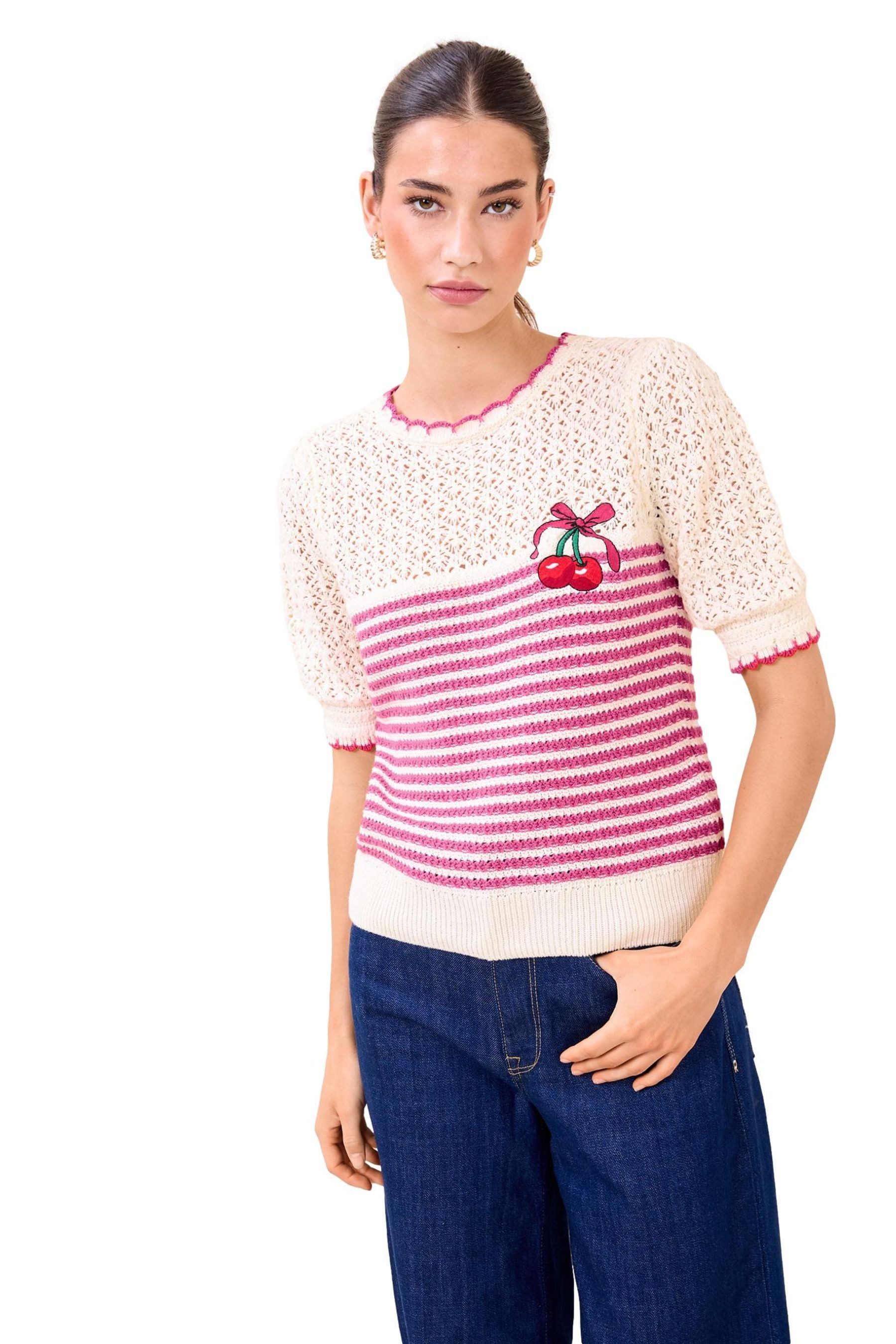 LIPSY T-Shirt Lipsy Strickoberteil mit Stickerei und Streifen (1-tlg)