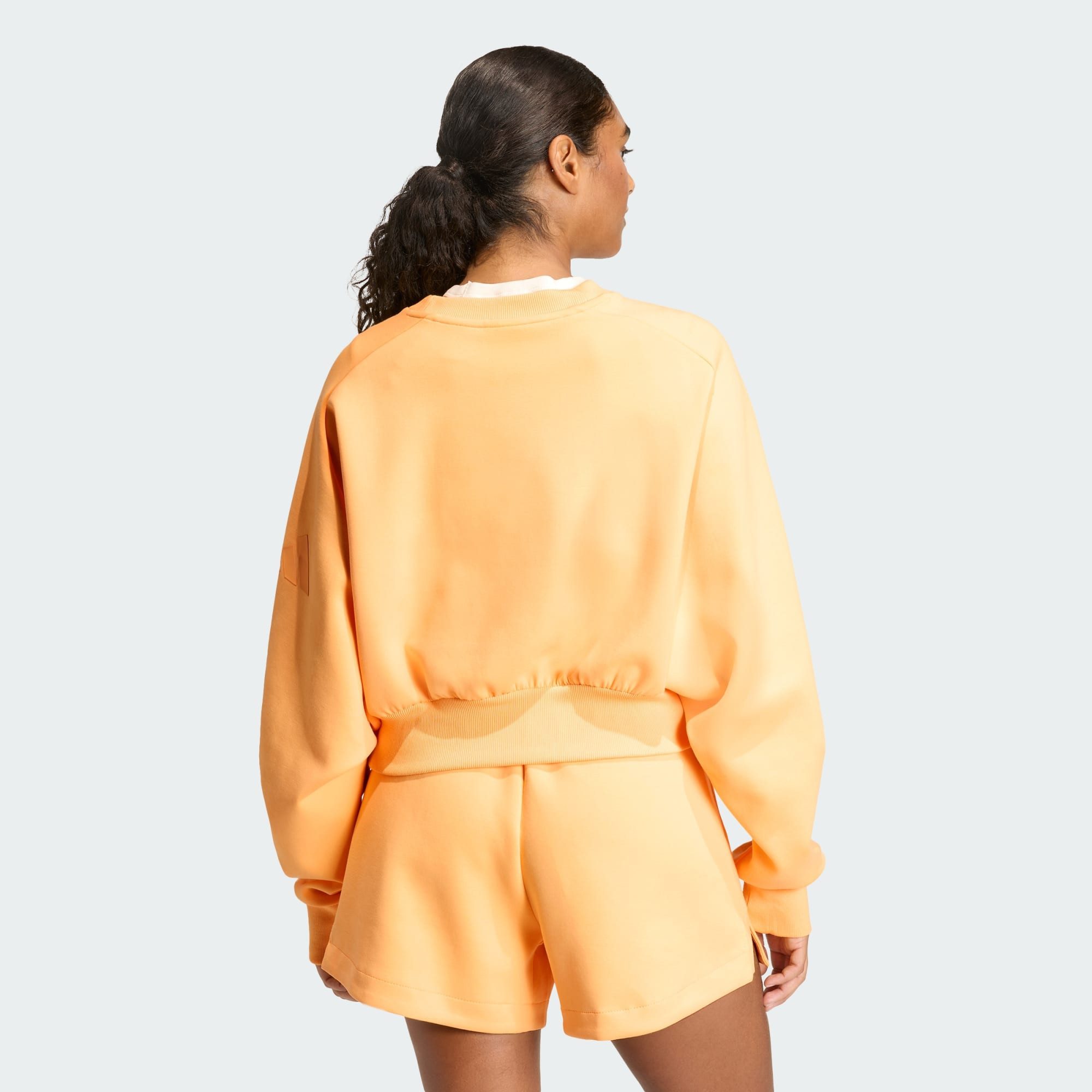 adidas Sportswear Sweatshirt SOFT LUX SWEATSHIRT, LOCKER GESCHNITTEN (1-tlg)
