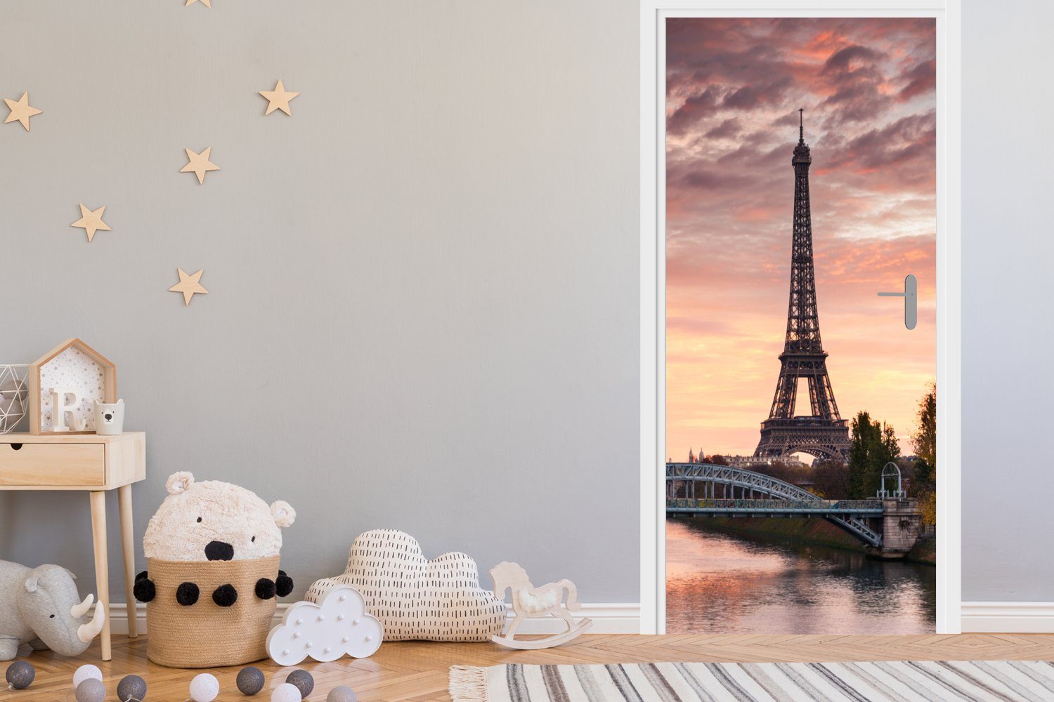 Tür, Türaufkleber, für Matt, 75x205 orangefarbener MuchoWow Fototapete wunderschöner Türtapete Ein cm Himmel (1 St), bedruckt, über in Paris, Eiffelturm dem