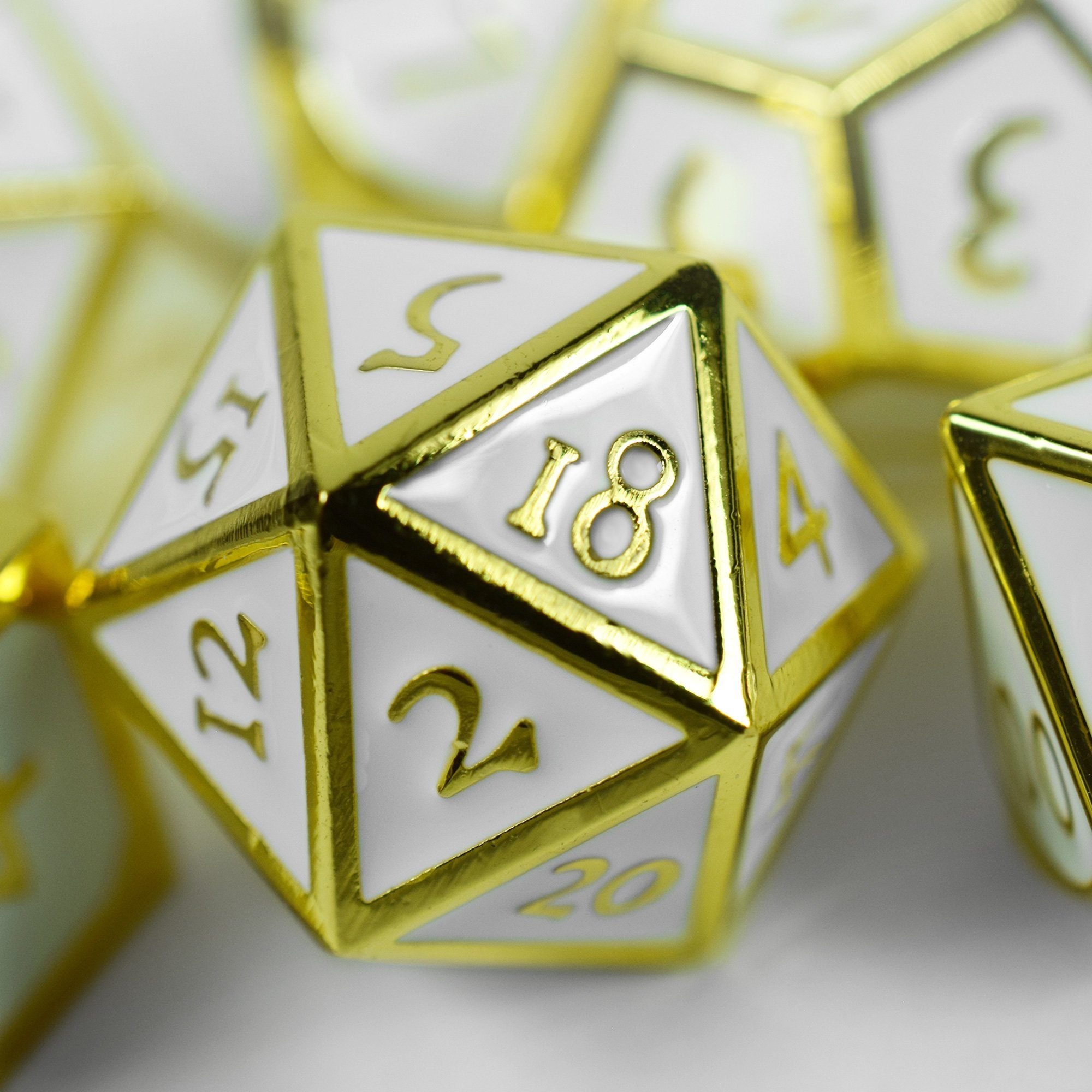 SHIBBY Spielesammlung, 7 polyedrische Metall-DND-Würfel inkl. Aufbewahrungsbox Optik, Gold/Weiß in Steampunk