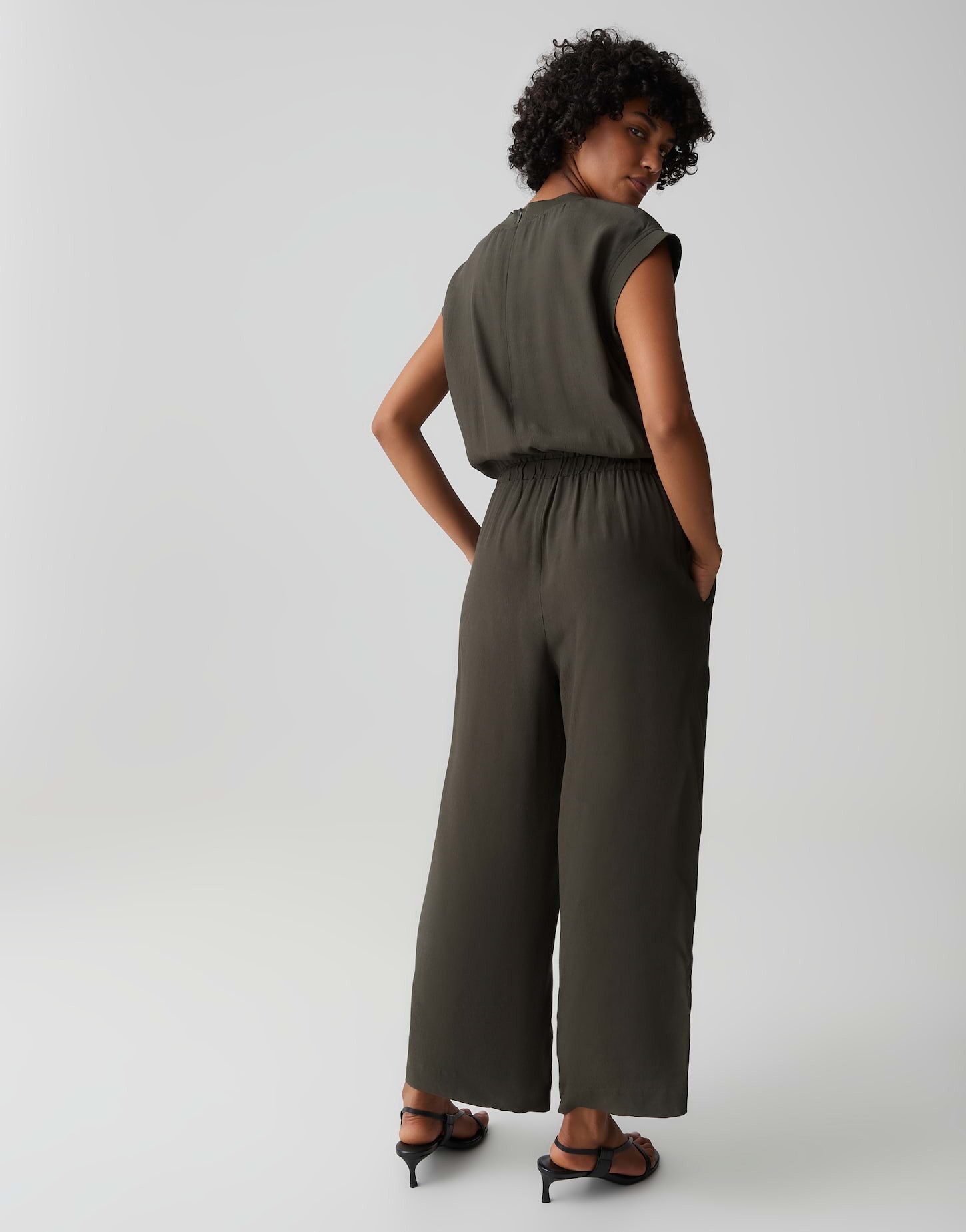 OPUS Jumpsuit MYLEA RIB mit Crêpe-Struktur Rippbündchen und Nahttaschen ergänzen den Look