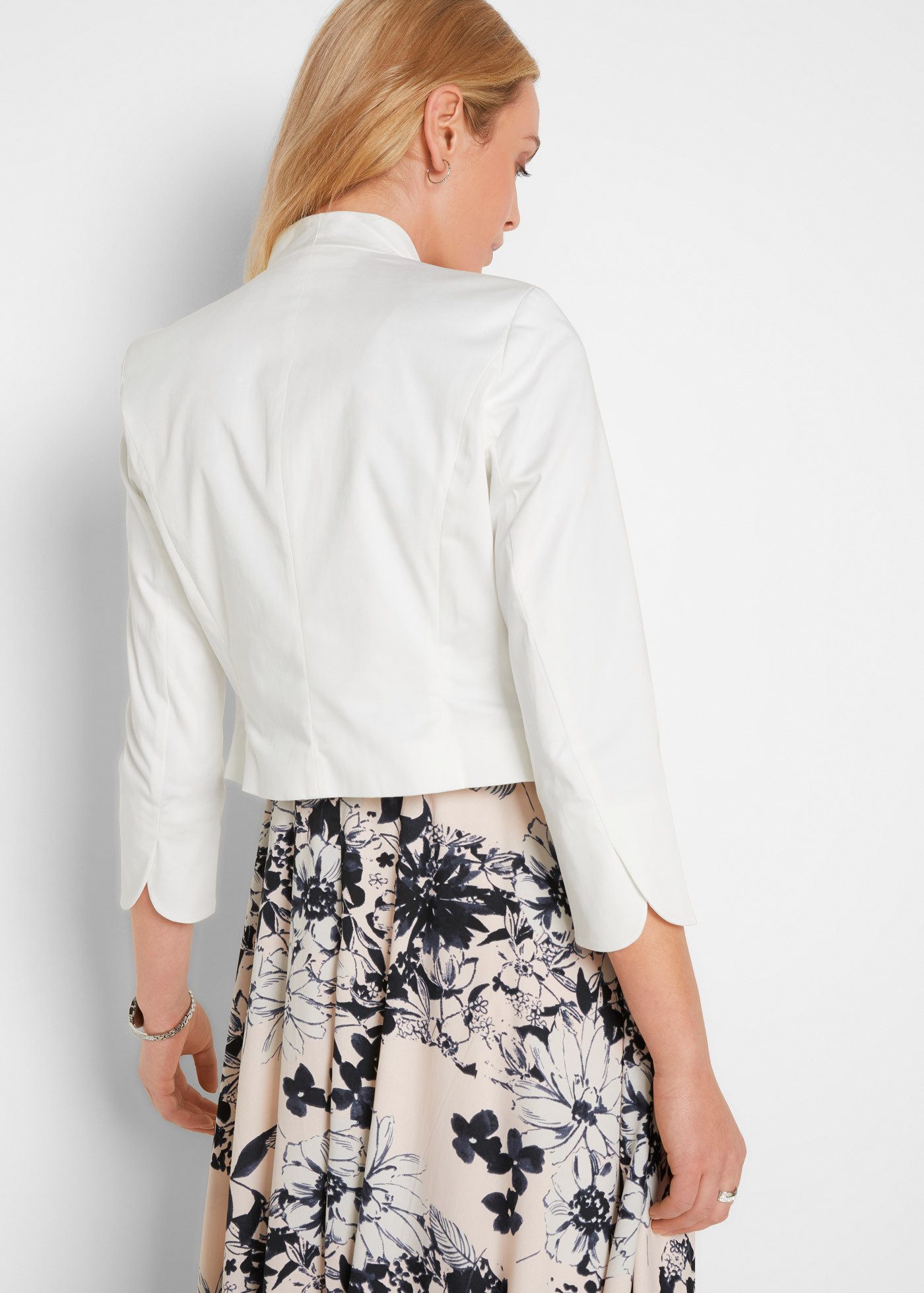 bonprix Boleroblazer elegante Wellenkante, aus Baumwolle und Elasthan, Slim fit