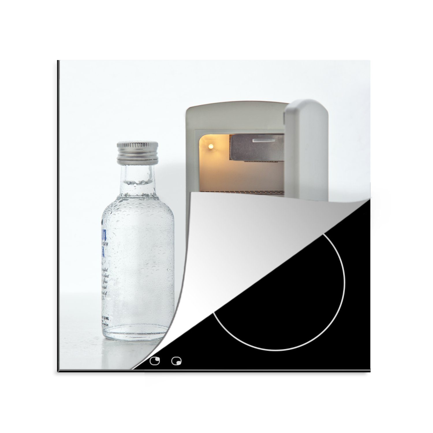 MuchoWow Herdblende-/Abdeckplatte Kleine Waffeln, Mini-Kühlschrank und ein Glas Wodka, Vinyl, (1 tlg), 78x78 cm, Ceranfeldabdeckung, Arbeitsplatte für küche