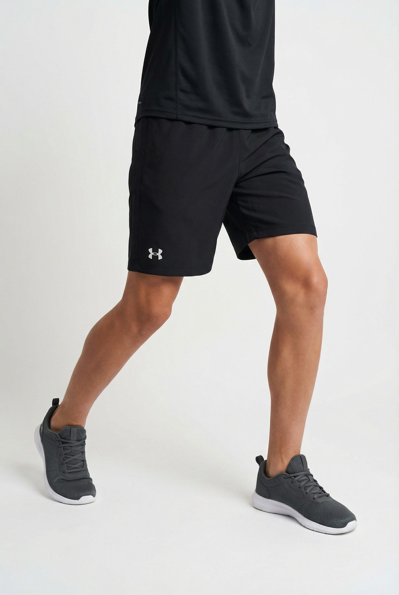 Under Armour® Trainingsshorts UA TECH WOVEN SHORT sportlicher Stil, modernes Design, leichtes Material, aus Polyester – Bild 2 von 3