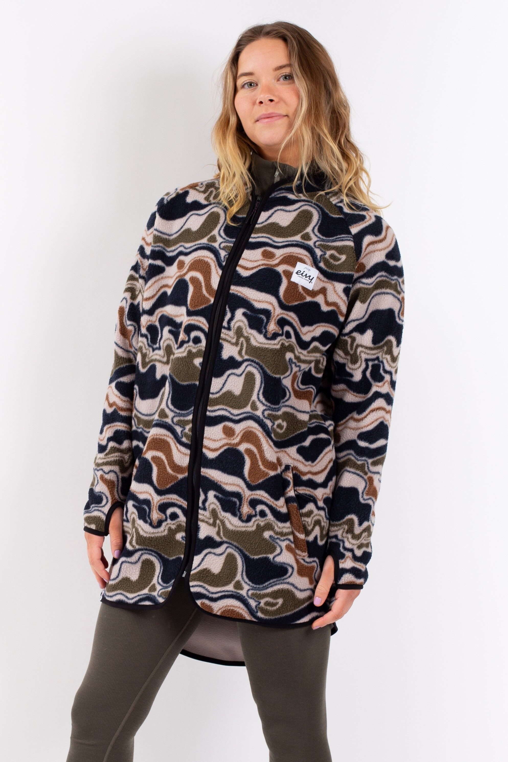 Eivy Strickmantel mit verlängerter Rückenpartie