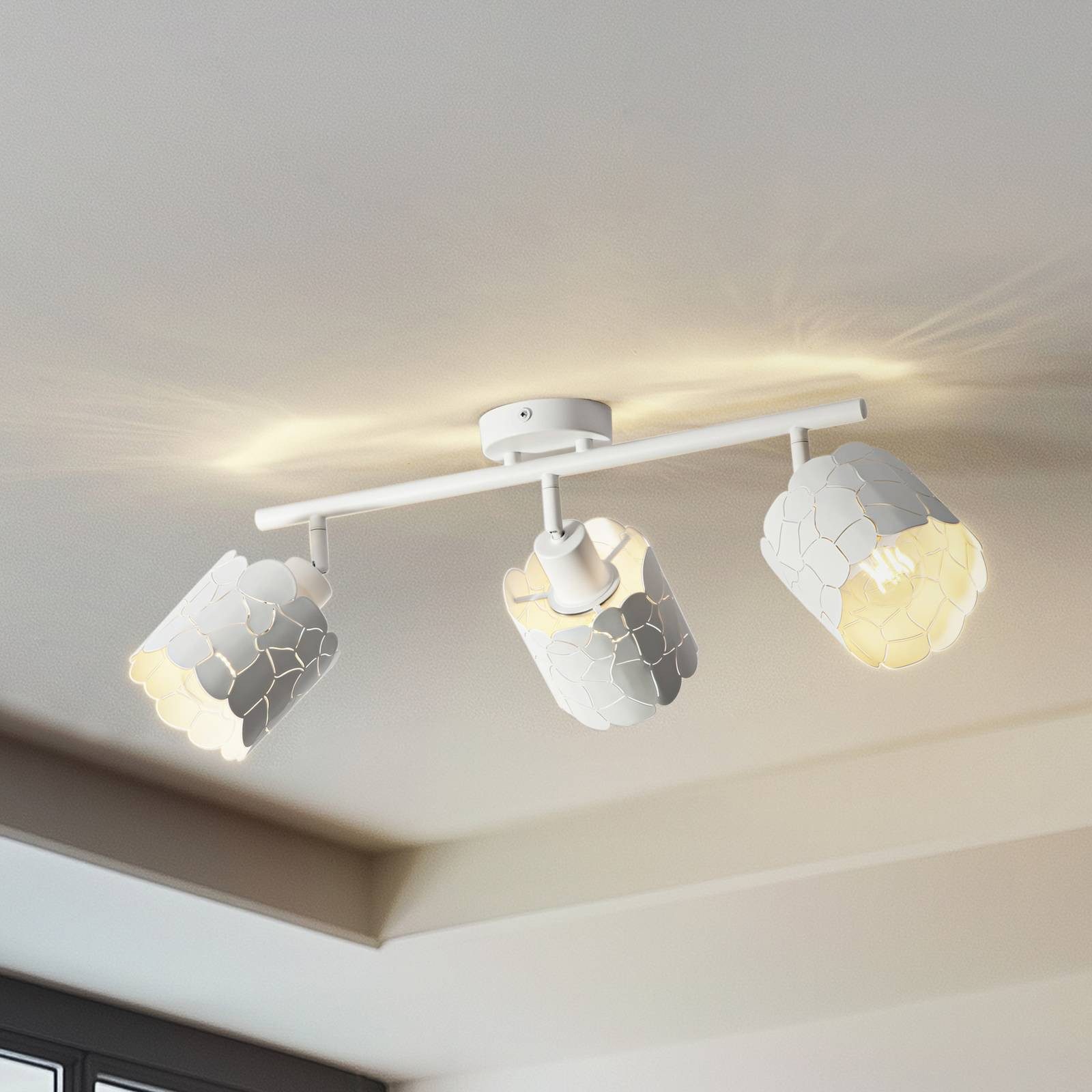 Lindby Deckenstrahler Aralena, Metall, Weiß IP20, 3 x 15 W LED