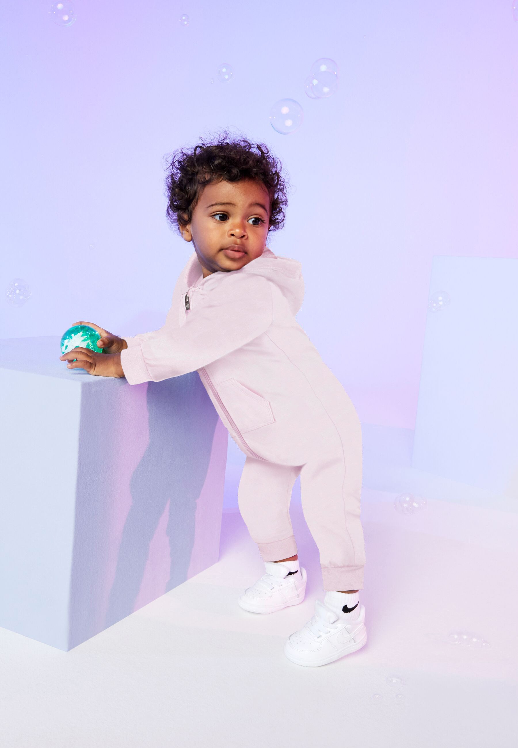 Nike Sportswear Overall NKN ESSENTIALS HOODED COVERALL für Babys, mit Kapuze, mit Logodruck und Markenlabel