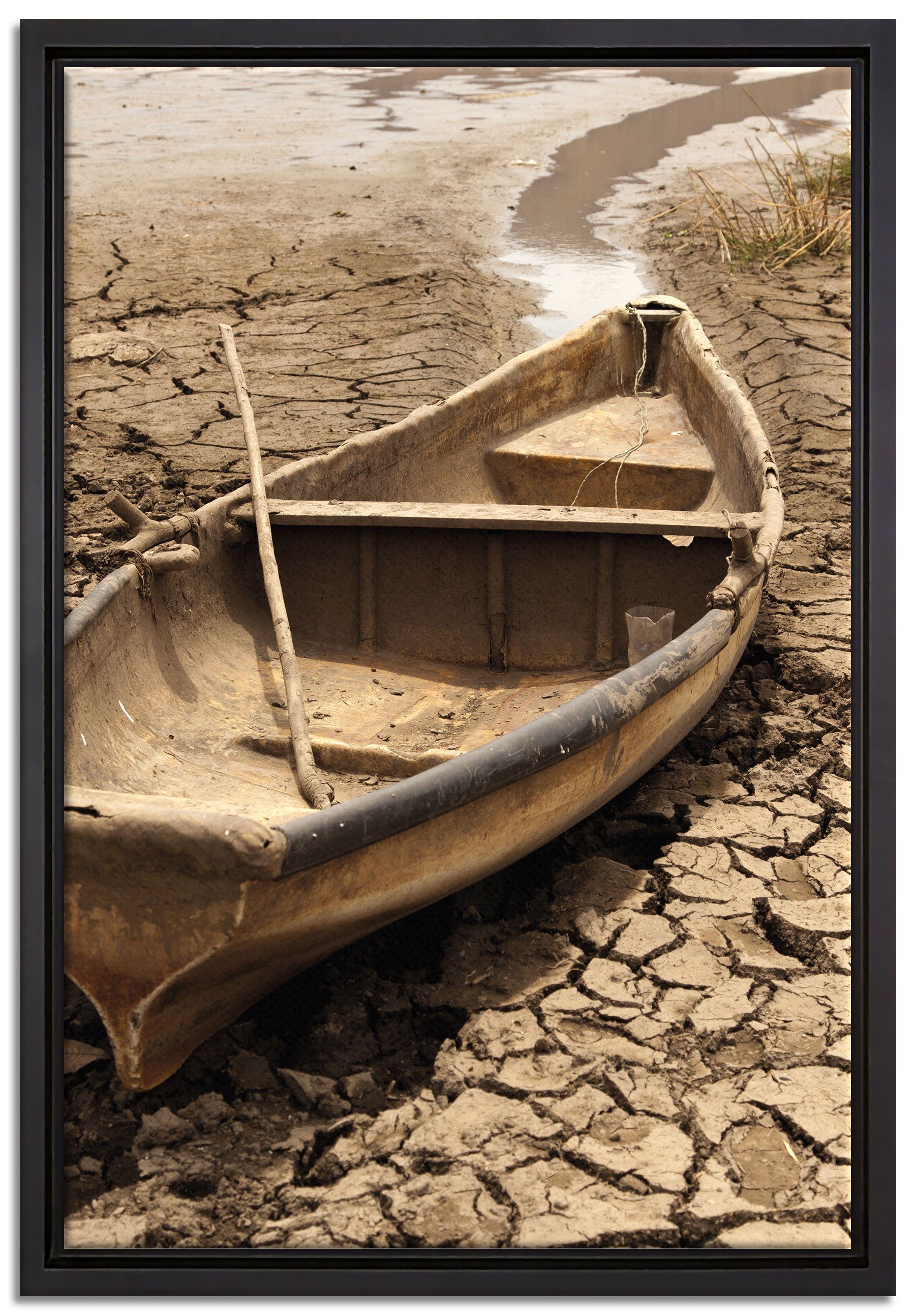 Pixxprint Leinwandbild Boot im ausgetrockneten See, Wanddekoration (1 St), Leinwandbild fertig bespannt, in einem Schattenfugen-Bilderrahmen gefasst, inkl. Zackenaufhänger