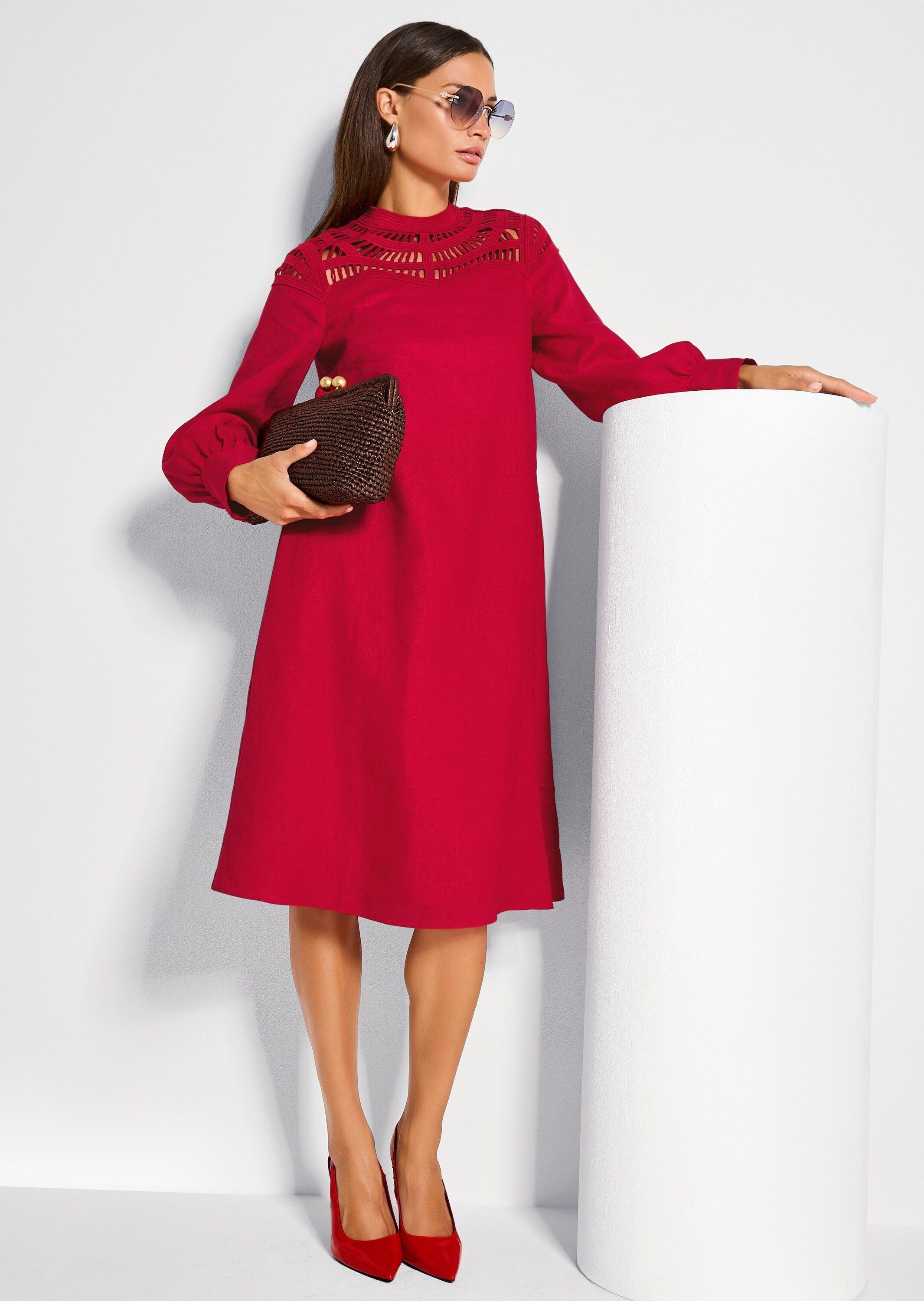 MADELEINE Midikleid Sommerkleid aus Naturgarn und Spitze Leinenkleid mit Stehkragen, Knopfverschluss und langen Ärmeln