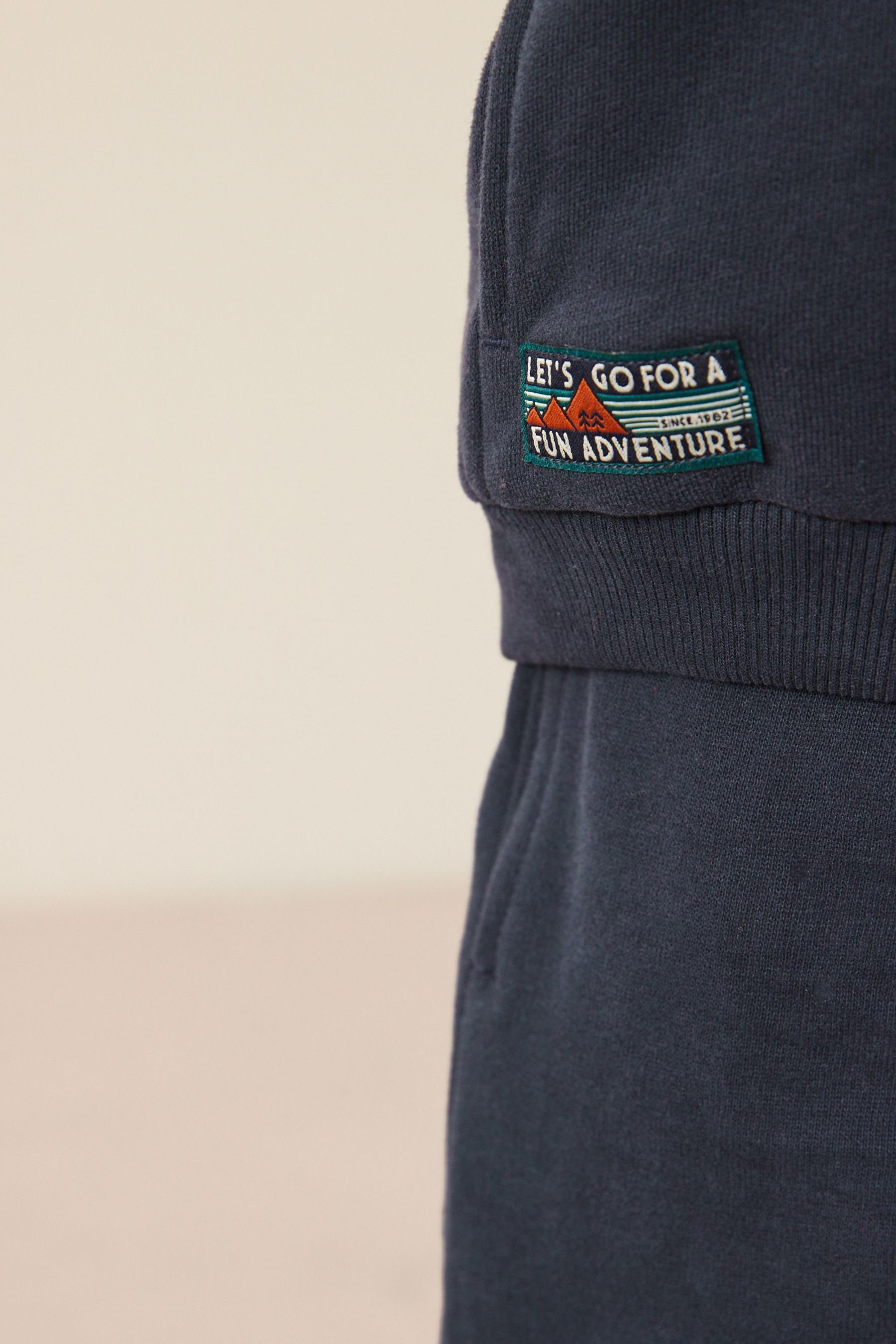 Next Sweatanzug Jogginghose (2-tlg) Blockfarben-Kapuzensweatshirt Navy Brown Blue/Tan und