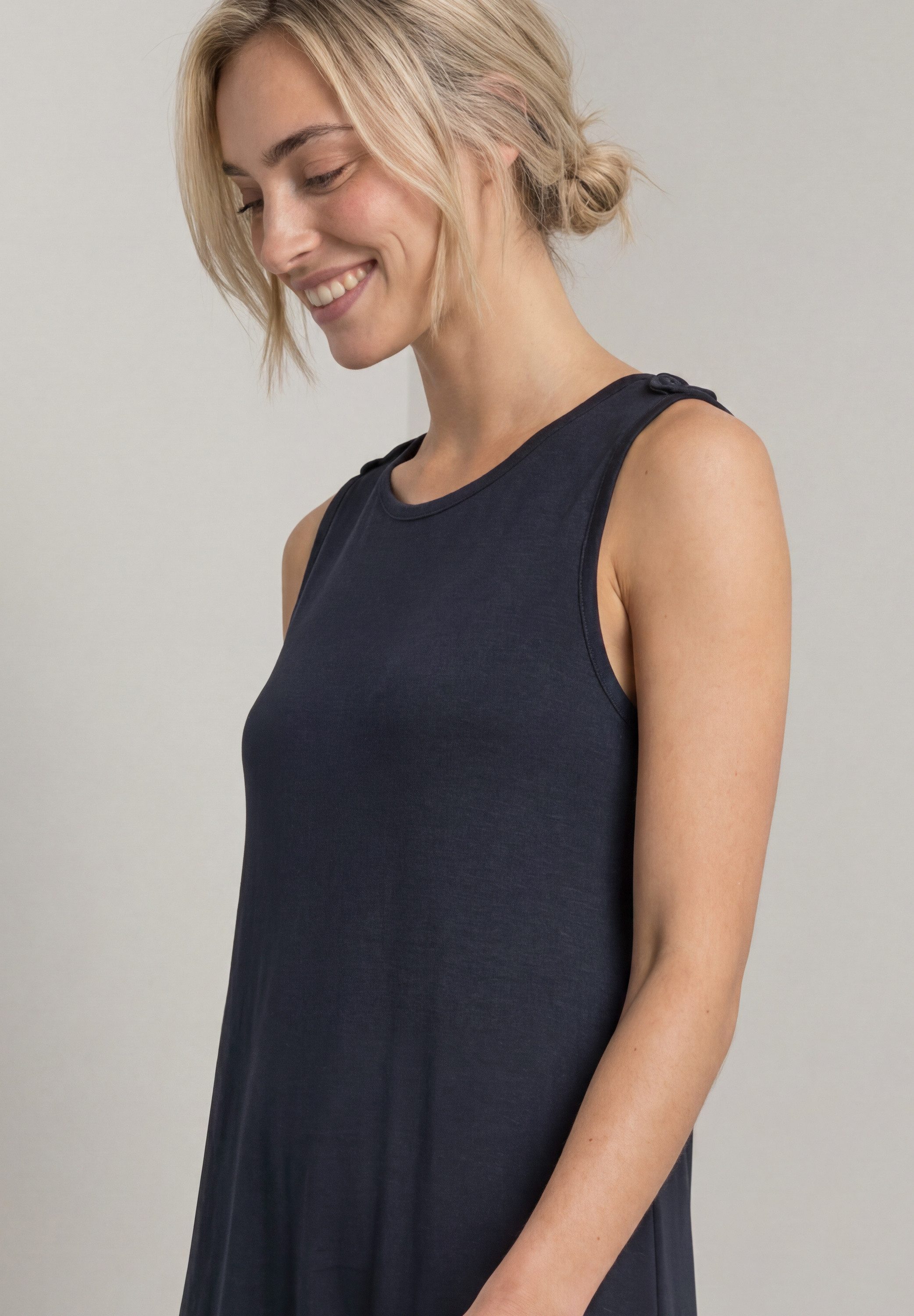 STREET ONE Jerseykleid Ärmelloses Sommerkleid mit Rundhals und Knopfdetail