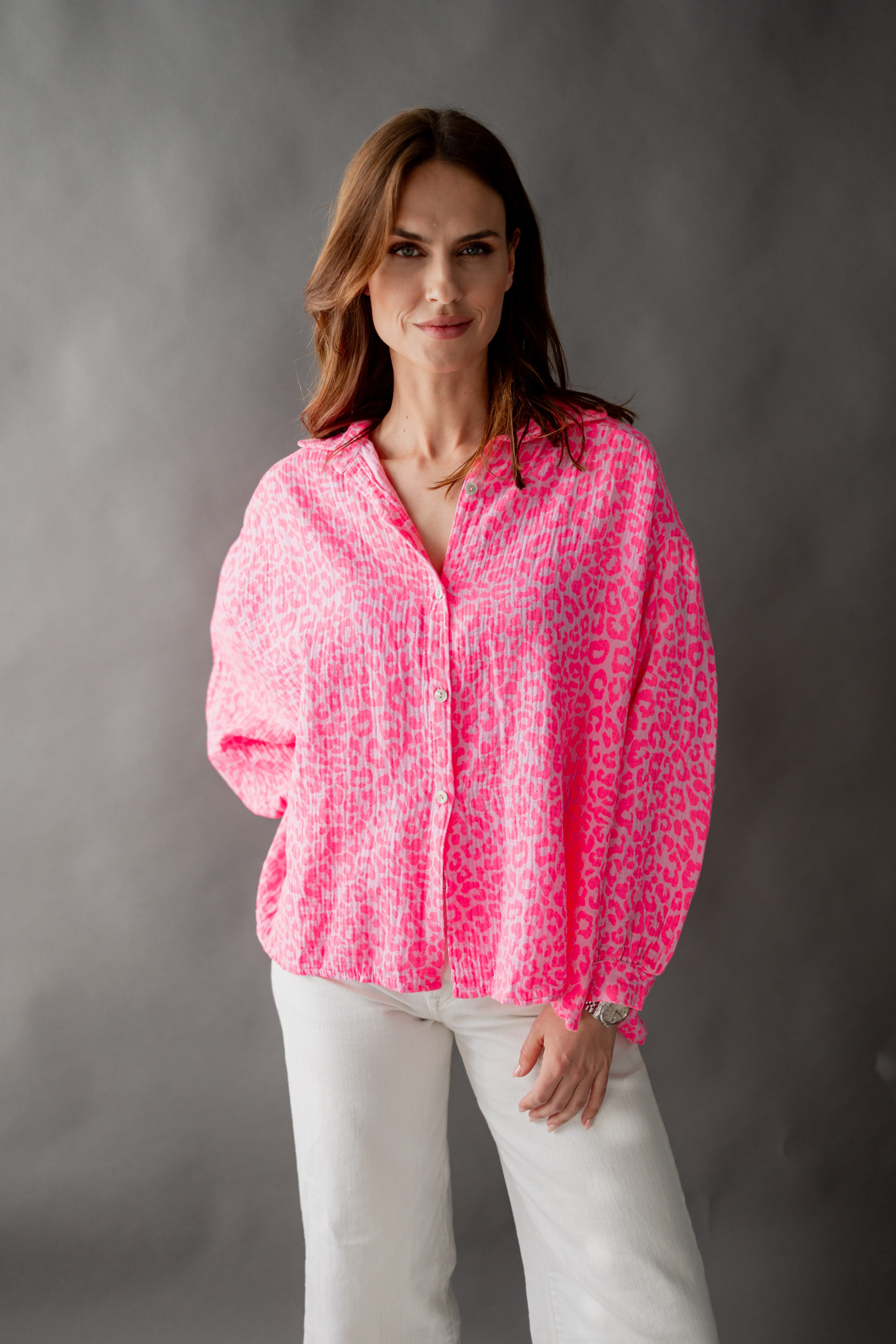 von Herzen Langarmbluse Kurze Musselinbluse "Pink Leo" – 100% Baumwolle – Animalprint