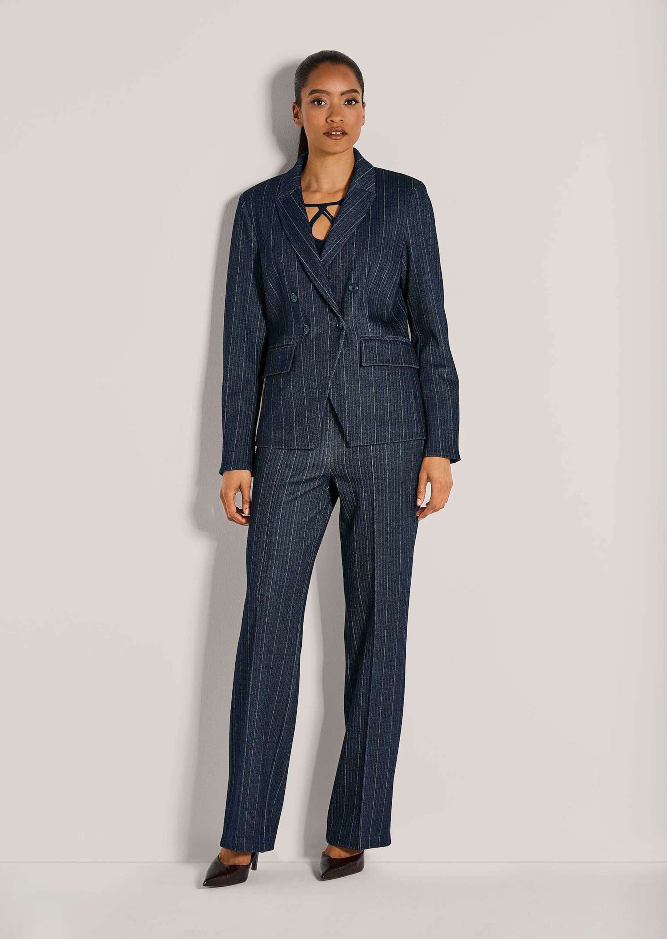 MADELEINE Kurzblazer Taillierter Businessblazer mit Nadelstreifen Blazer mit Reverskragen, Pattentaschen und langen Ärmeln