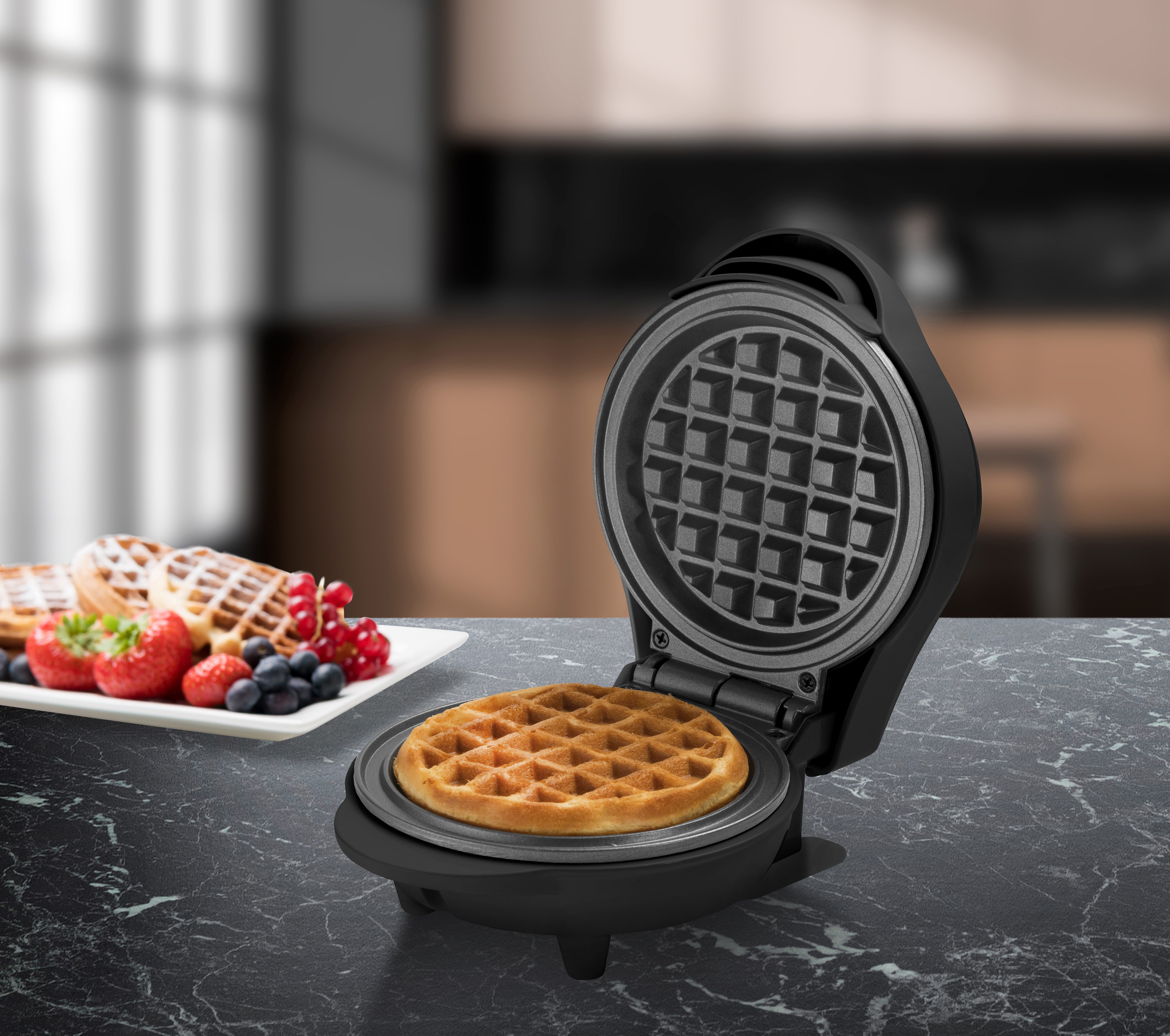 bestron Waffeleisen AMW500, 550 W, Retro-Design, antihaftbeschichtet, leicht, kompakt