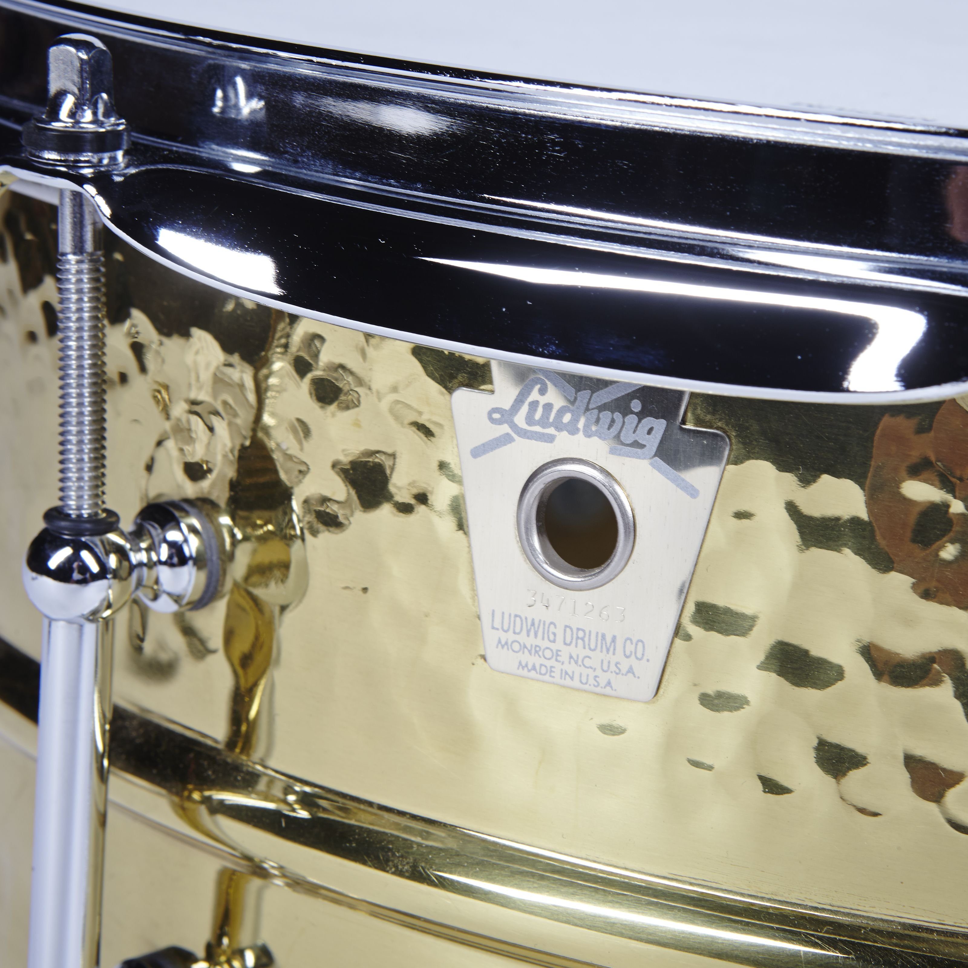 Ludwig Snare Drum, Schlagzeuge, Snare Drums, Hammered Brass Snare LB422BKT, 14"x6,5" - Snare Drum