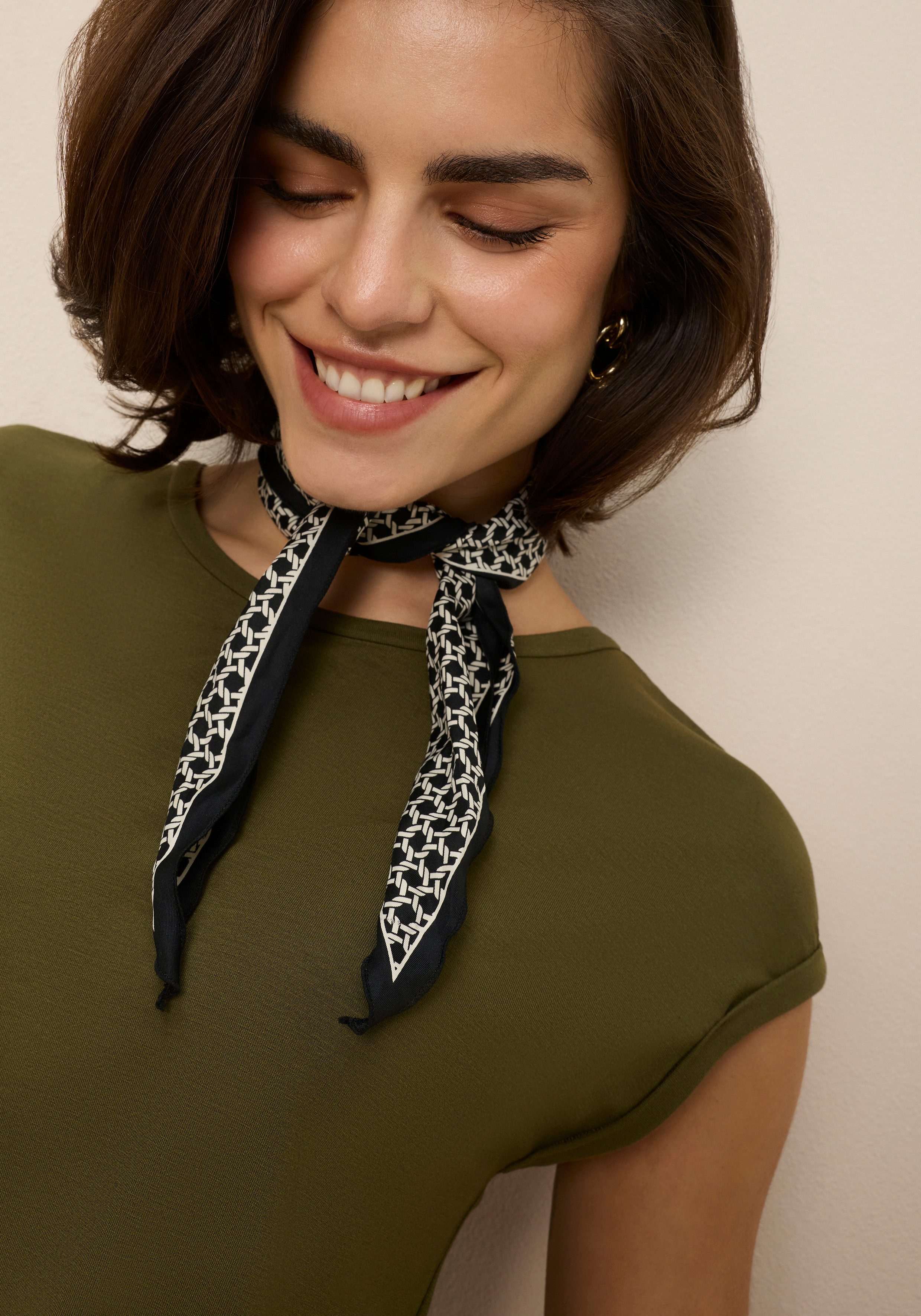 Tamaris T-Shirt Regular Fit, mit überlappenden Schultern, Kurzarm mit Aufschlag. Reduzierter Preis € 20,99. Unverbindliche Preisempfehlung € 24,99