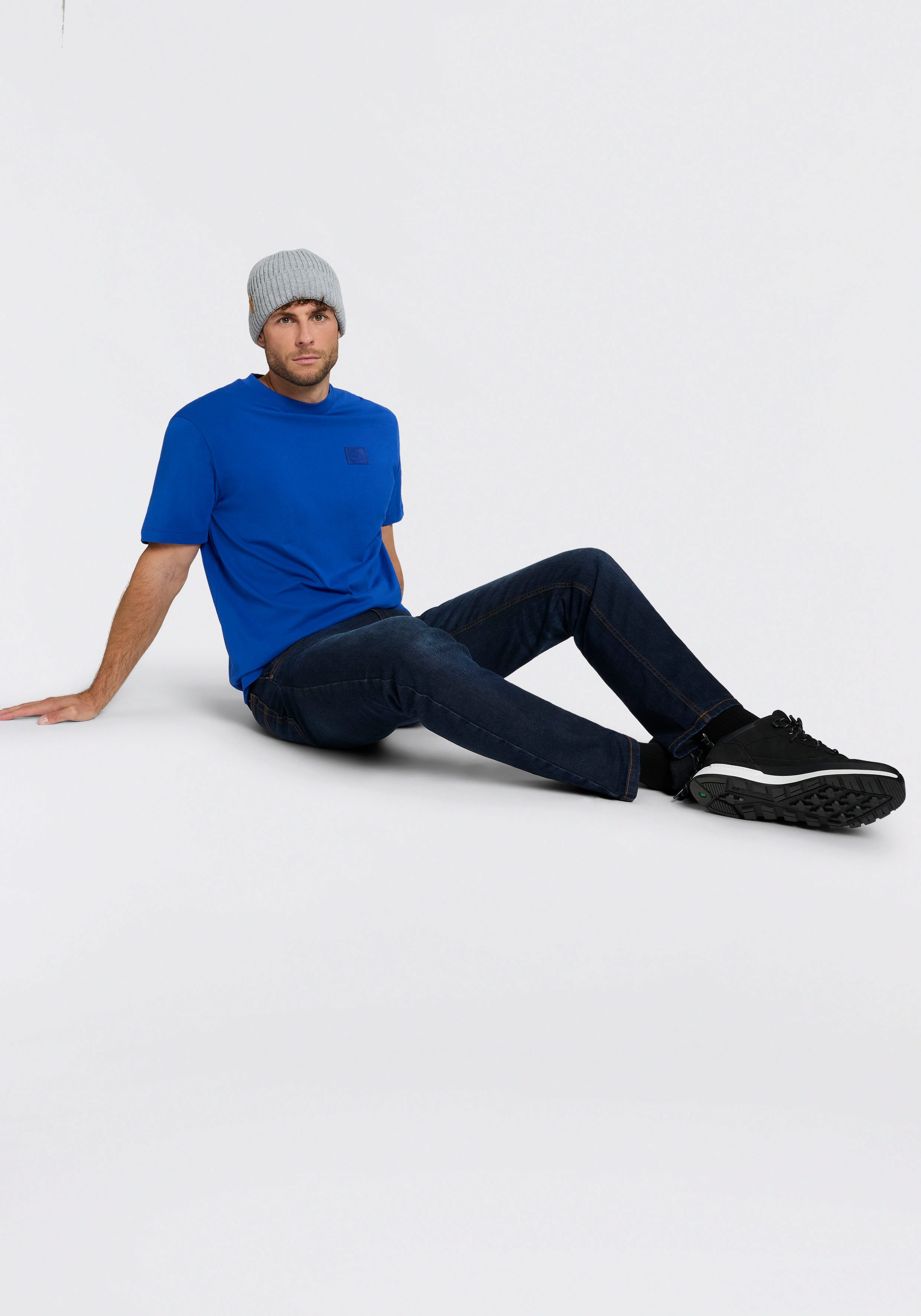 Zum Outfit 11