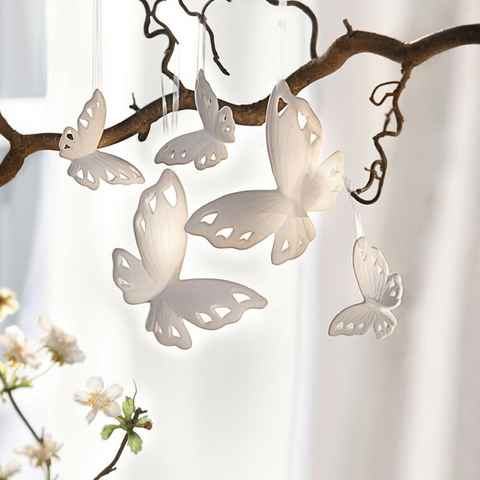 Home-trends24.de Dekohänger Deko Hänger Schmetterlinge Weiß Hängedeko Porzellan Fensterdeko (5 St)