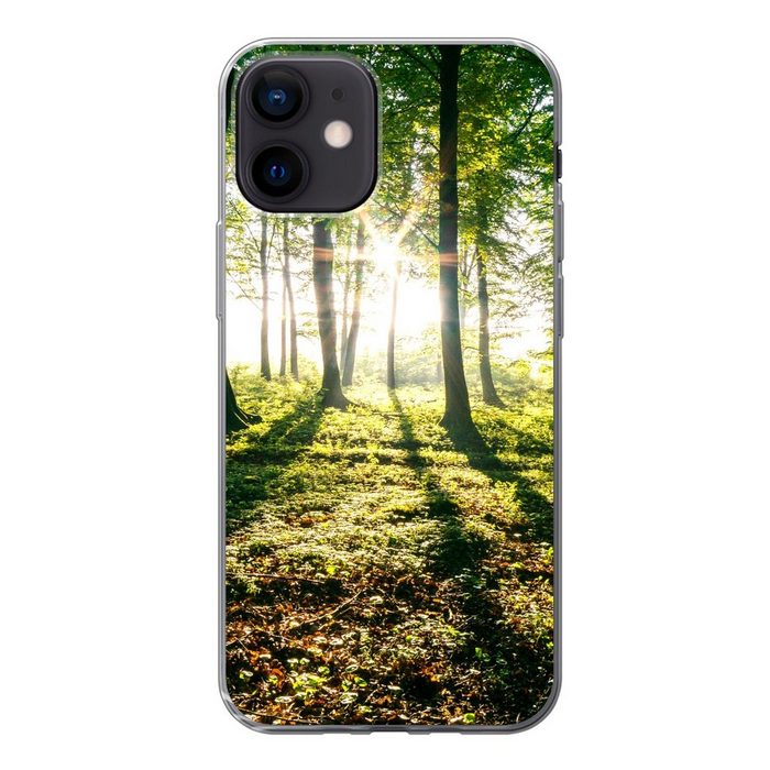 MuchoWow Handyhülle Die Sonne bricht durch die Wälder des Nationalparks Söderåsen in Handyhülle Apple iPhone 12 Smartphone-Bumper Print Handy