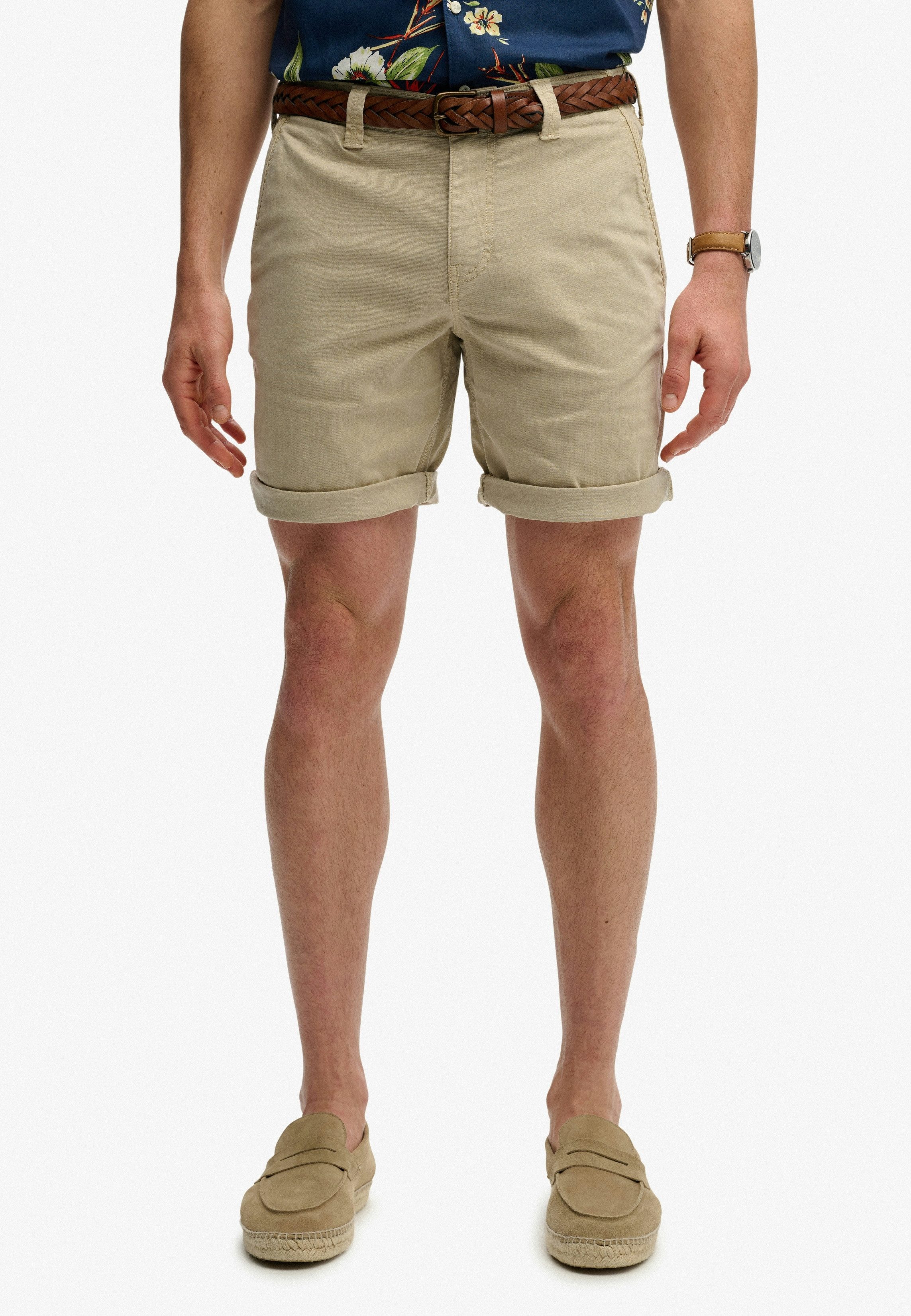 Superdry Chinoshorts UTILITY CHINO SHORT mit Baumwollmischung, Relaxed Fit, knielang, aus Webmaterial